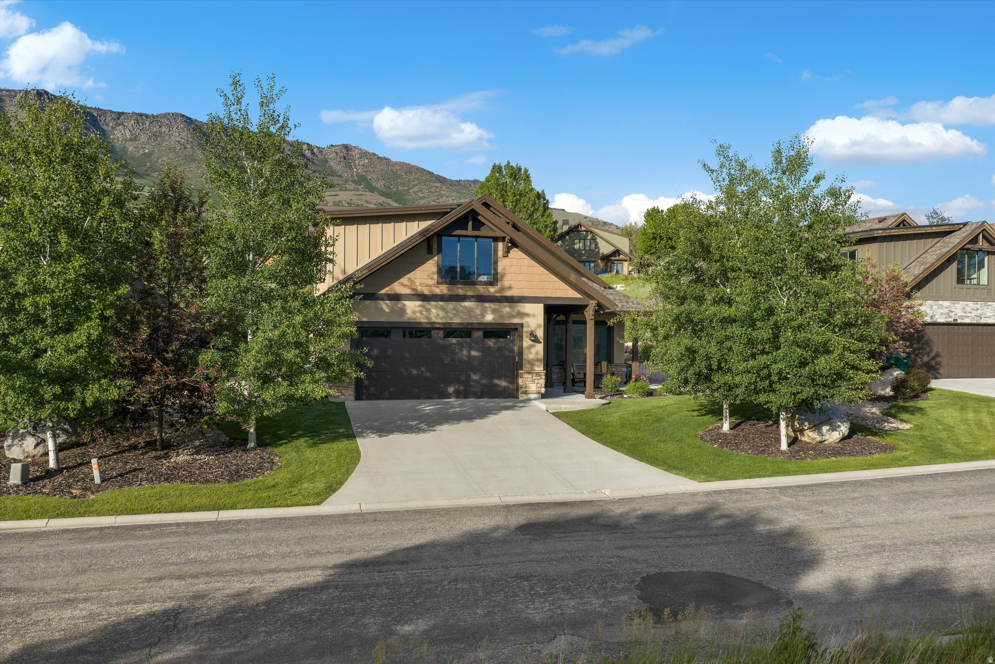 5917 E BIG HORN PKWY