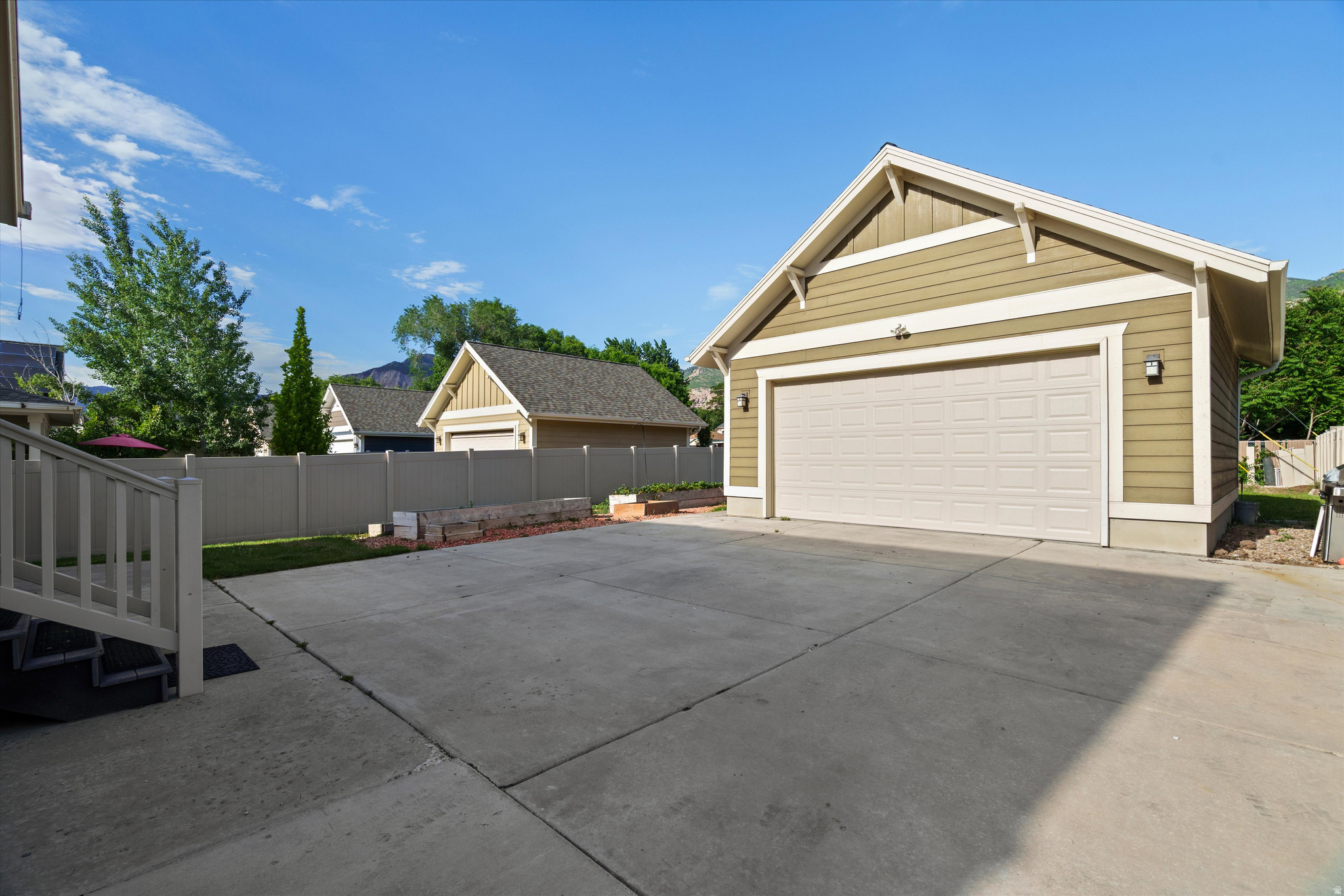 2370 S FOWLER AVE