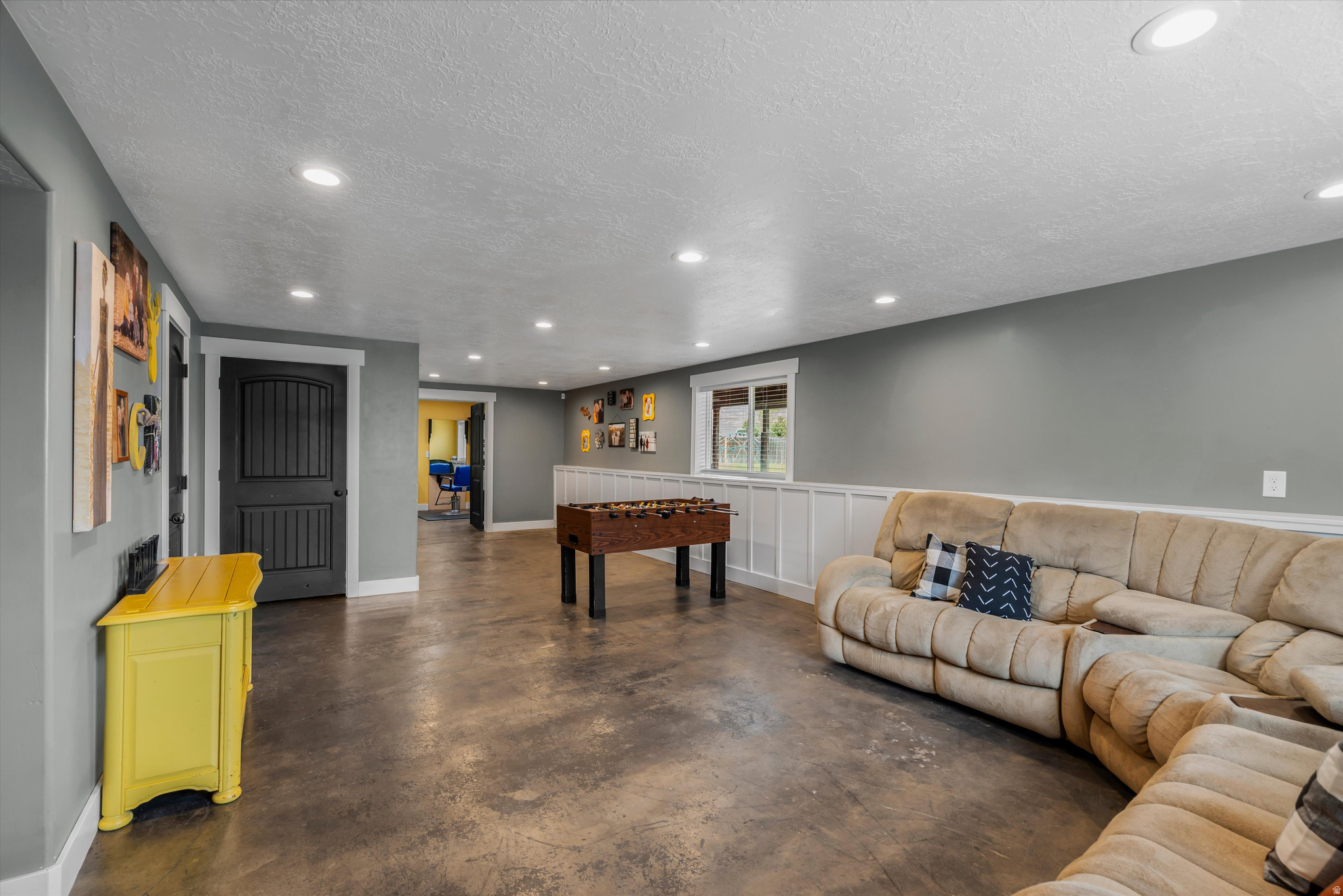 2444 N SIERRA DR