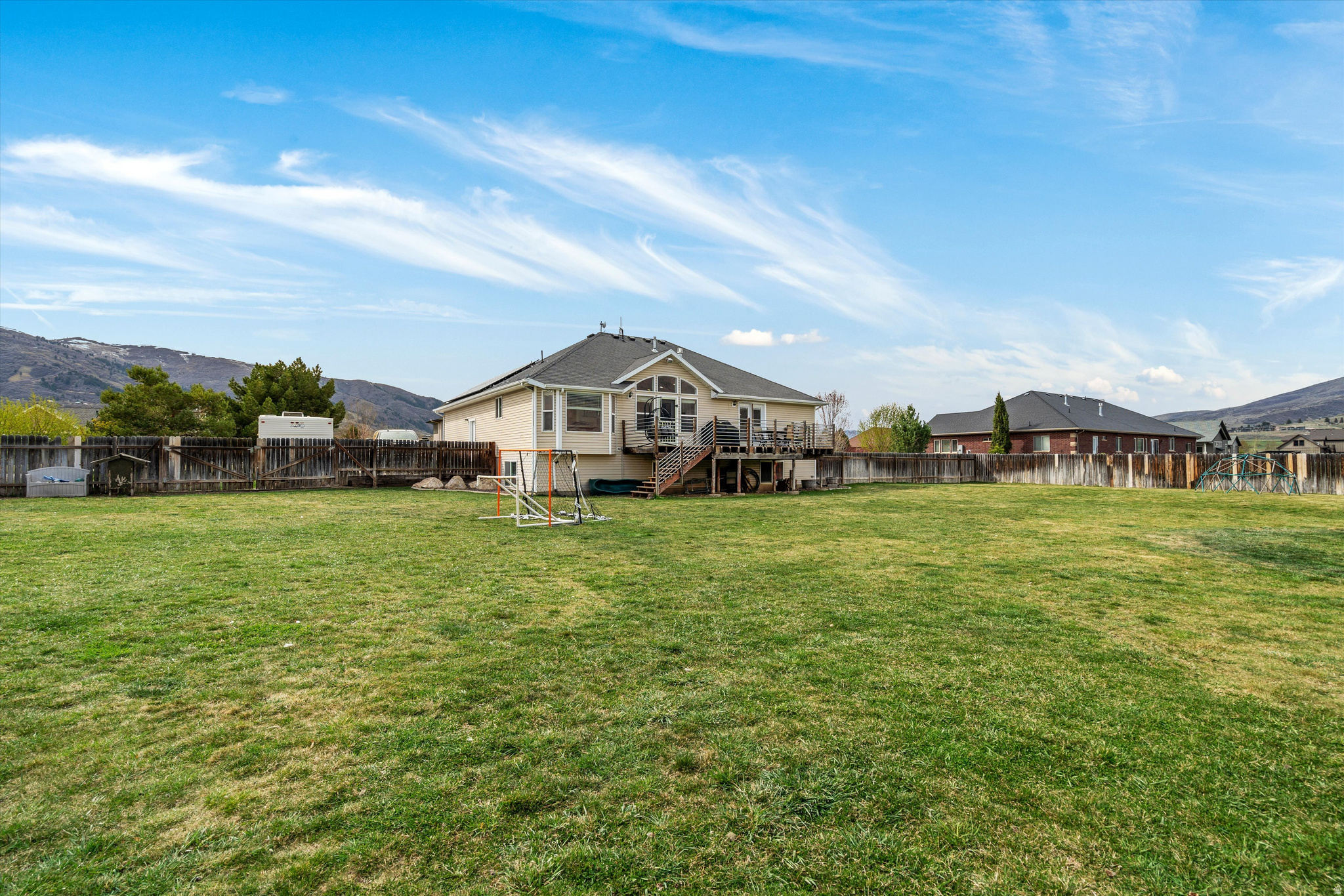 2444 N SIERRA DR