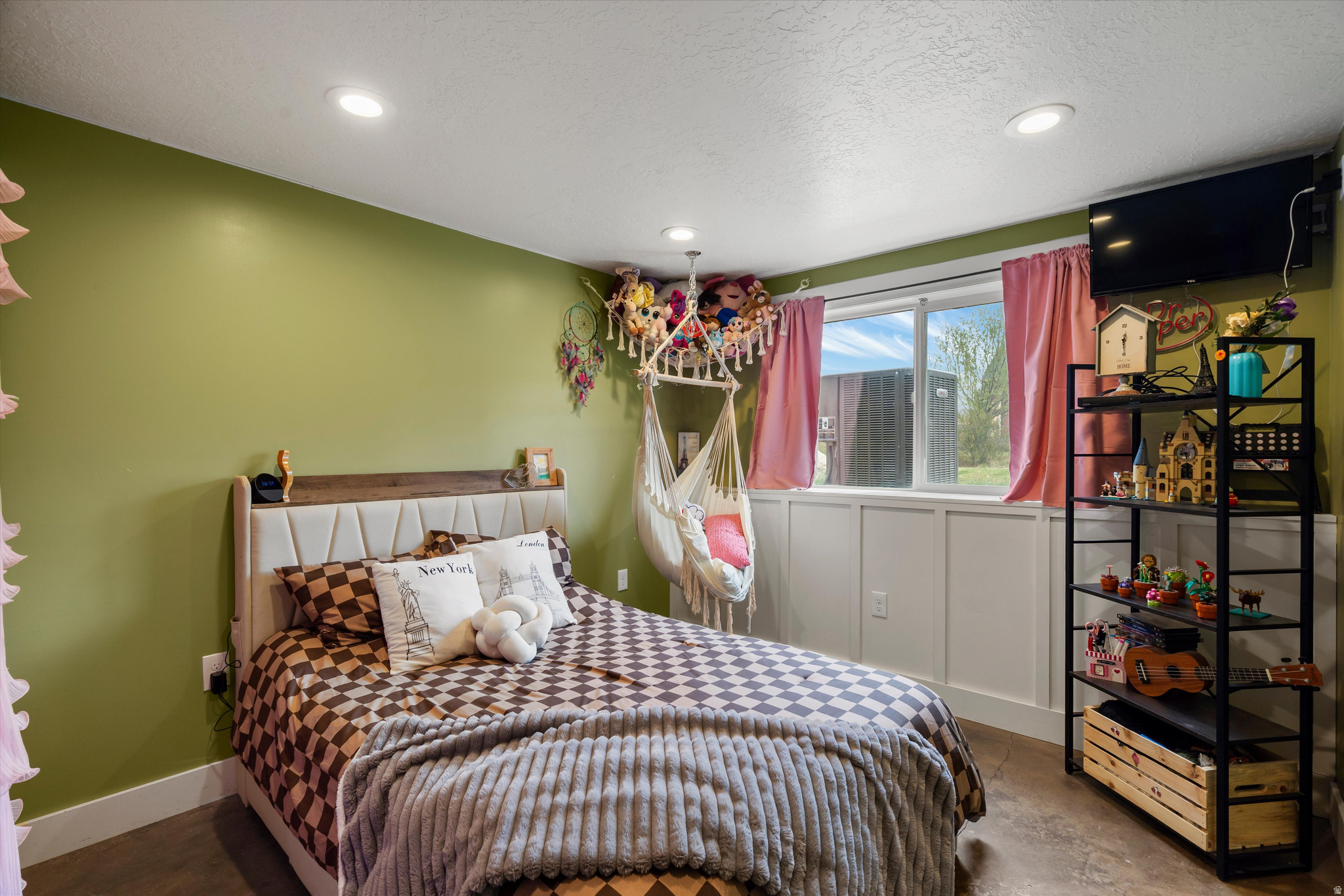 2444 N SIERRA DR