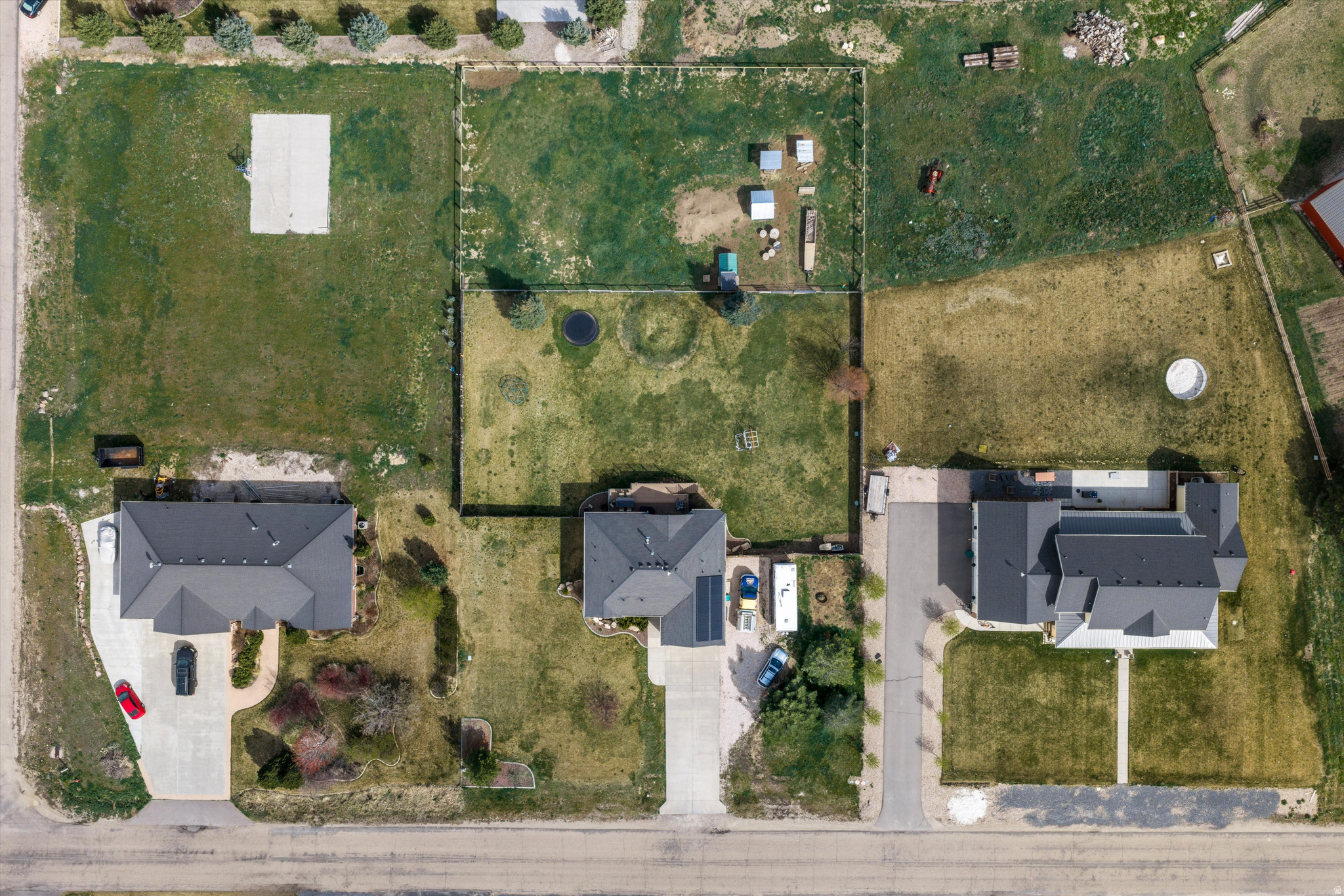 2444 N SIERRA DR