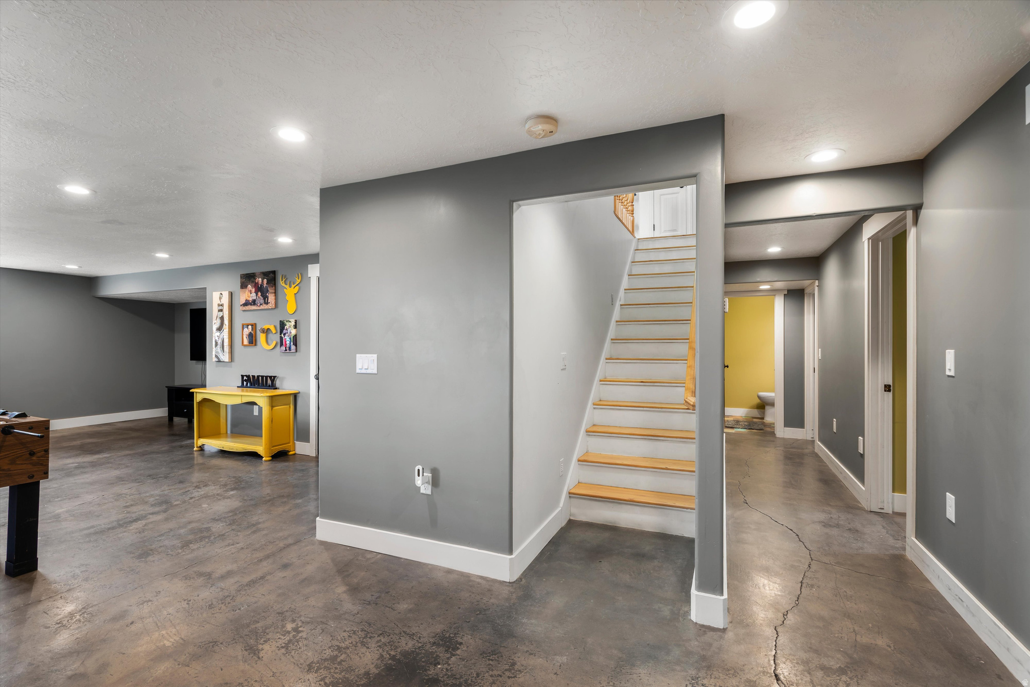 2444 N SIERRA DR