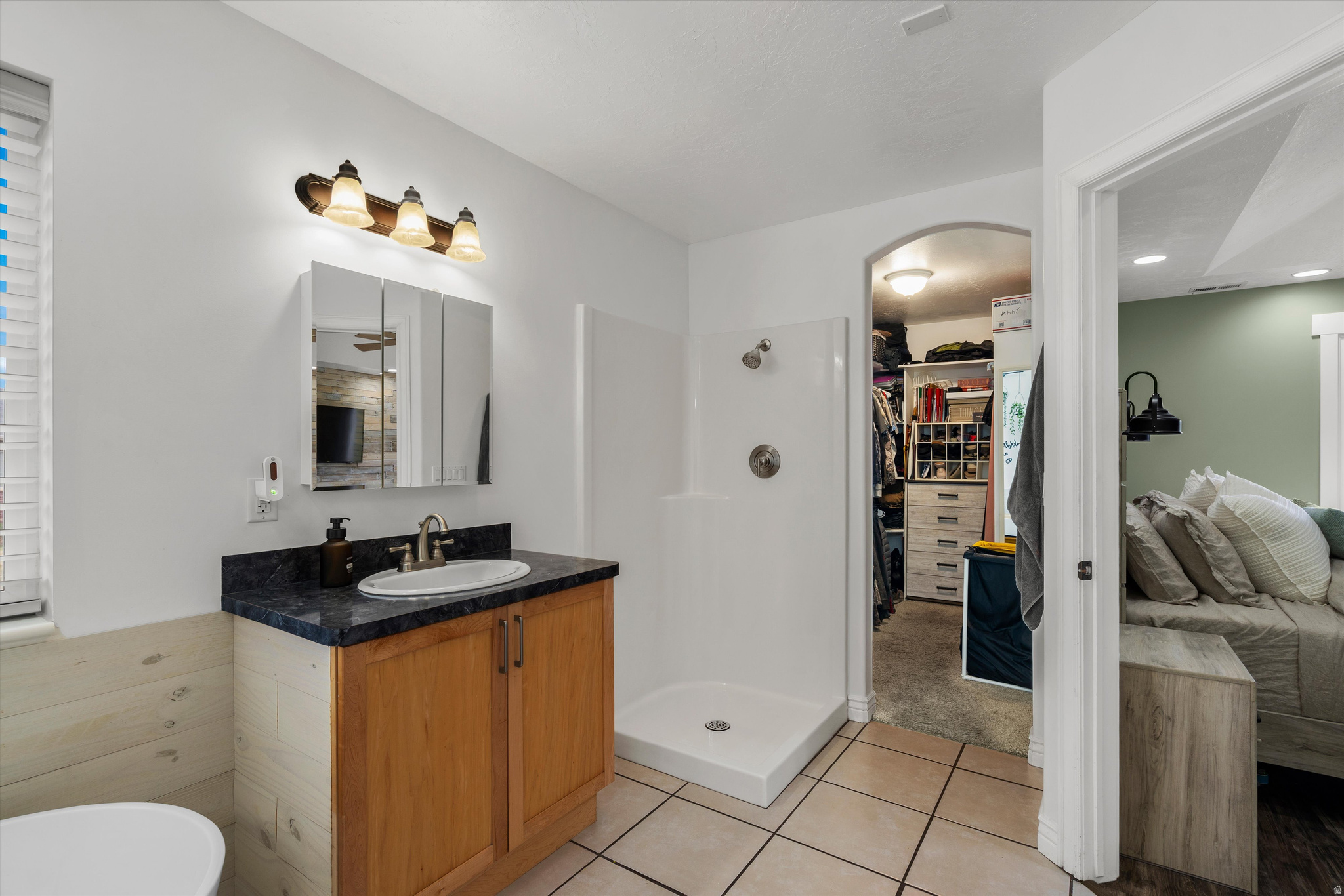 2444 N SIERRA DR