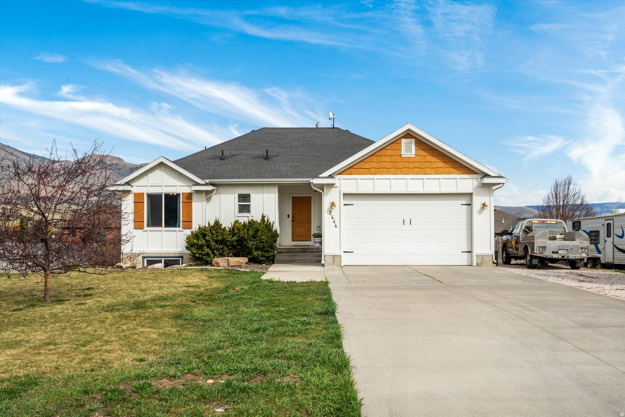 2444 N SIERRA DR
