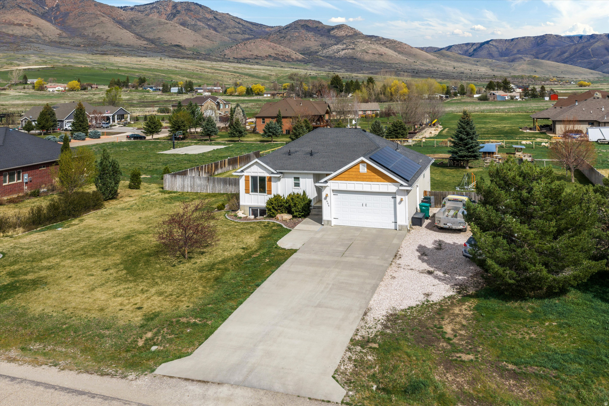 2444 N SIERRA DR