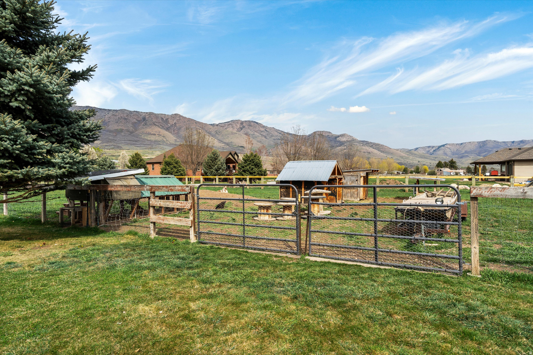 2444 N SIERRA DR