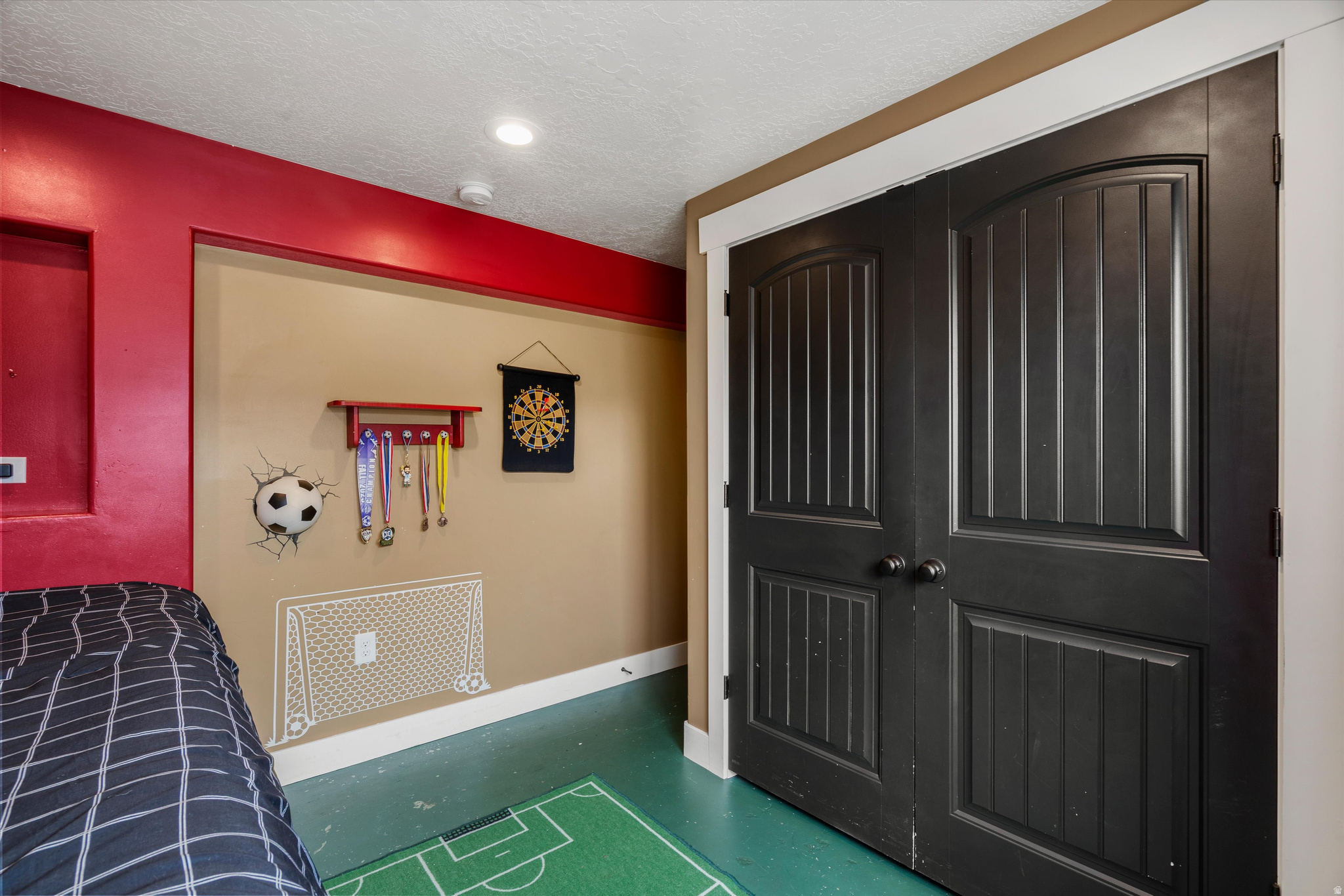 2444 N SIERRA DR