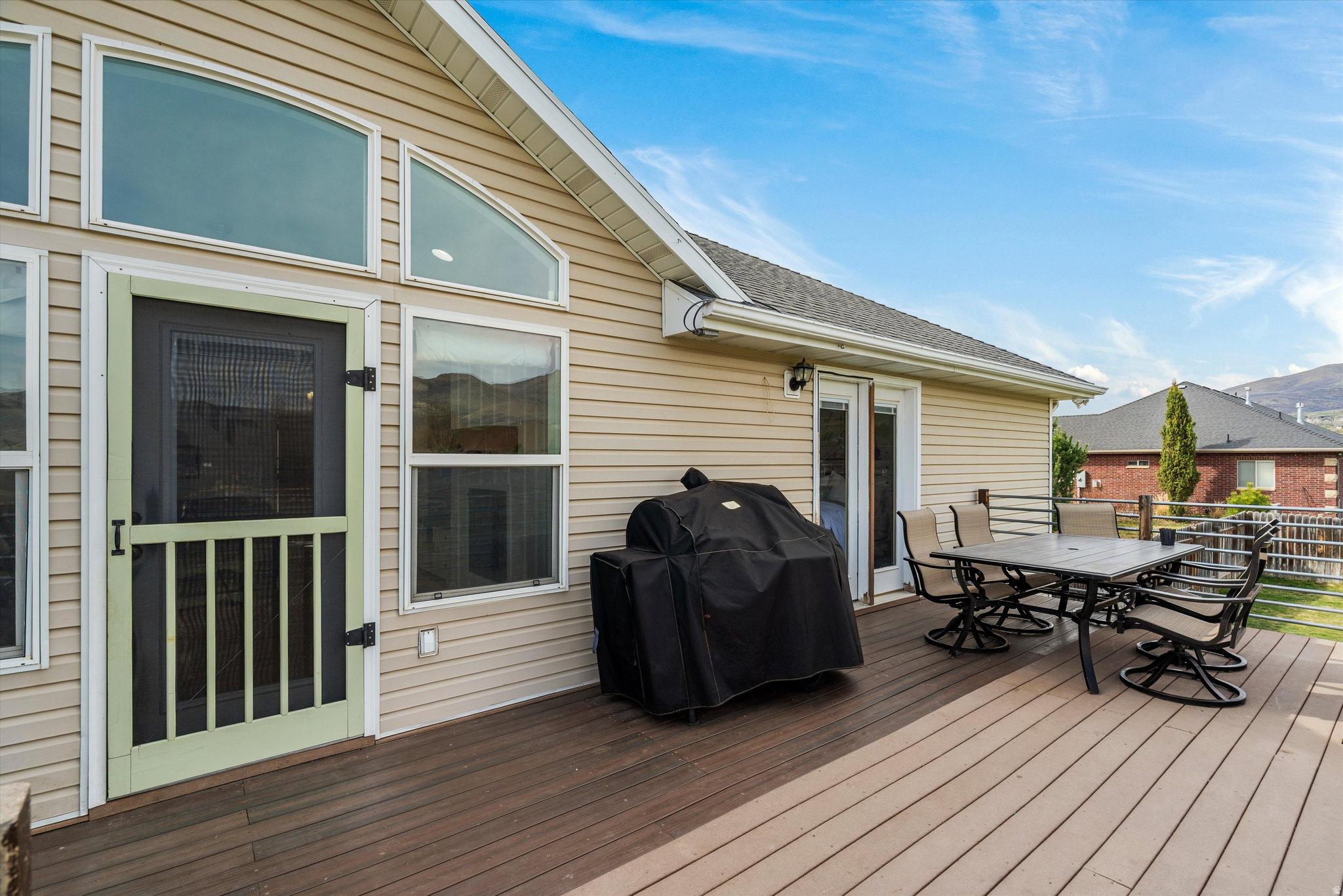 2444 N SIERRA DR
