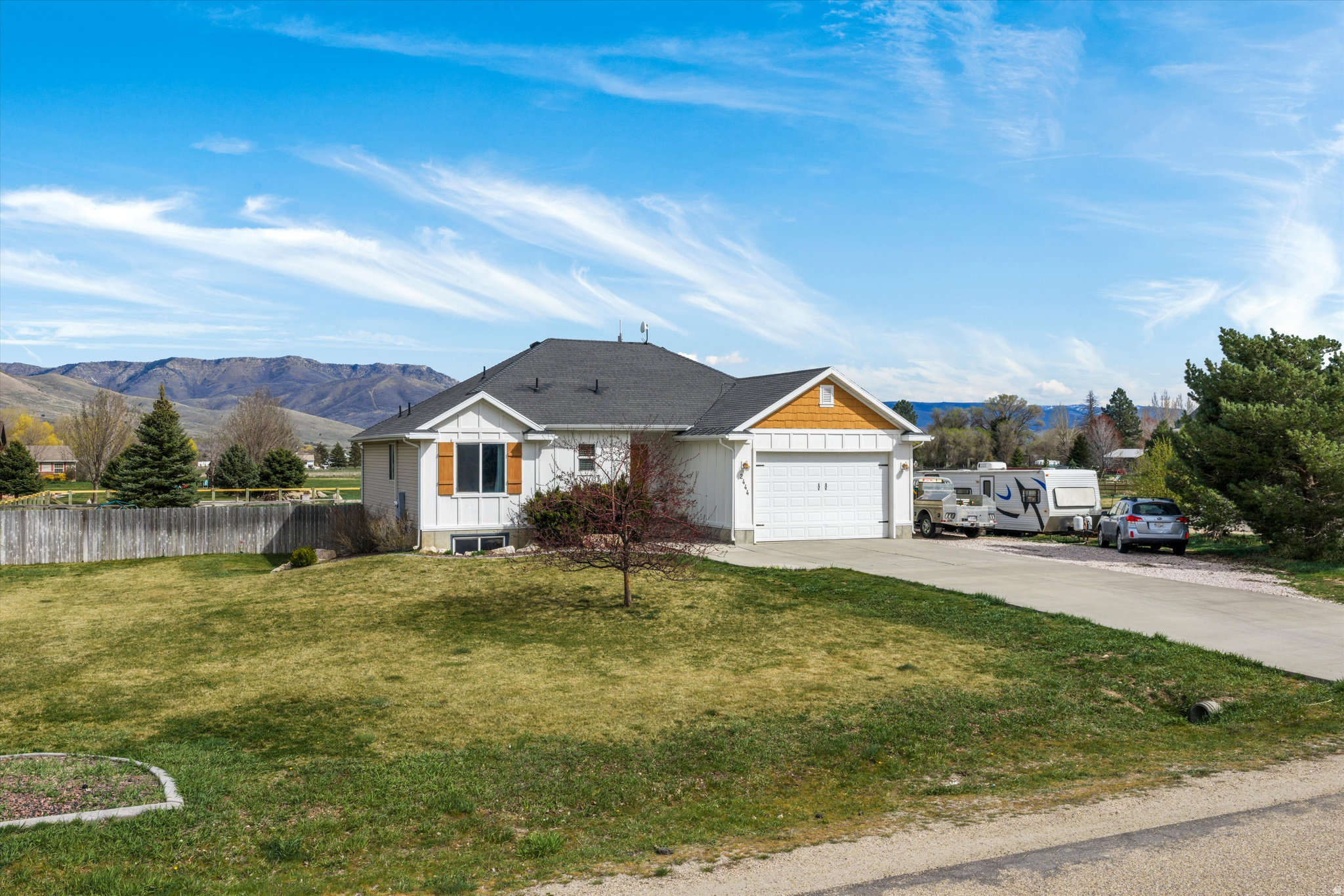 2444 N SIERRA DR