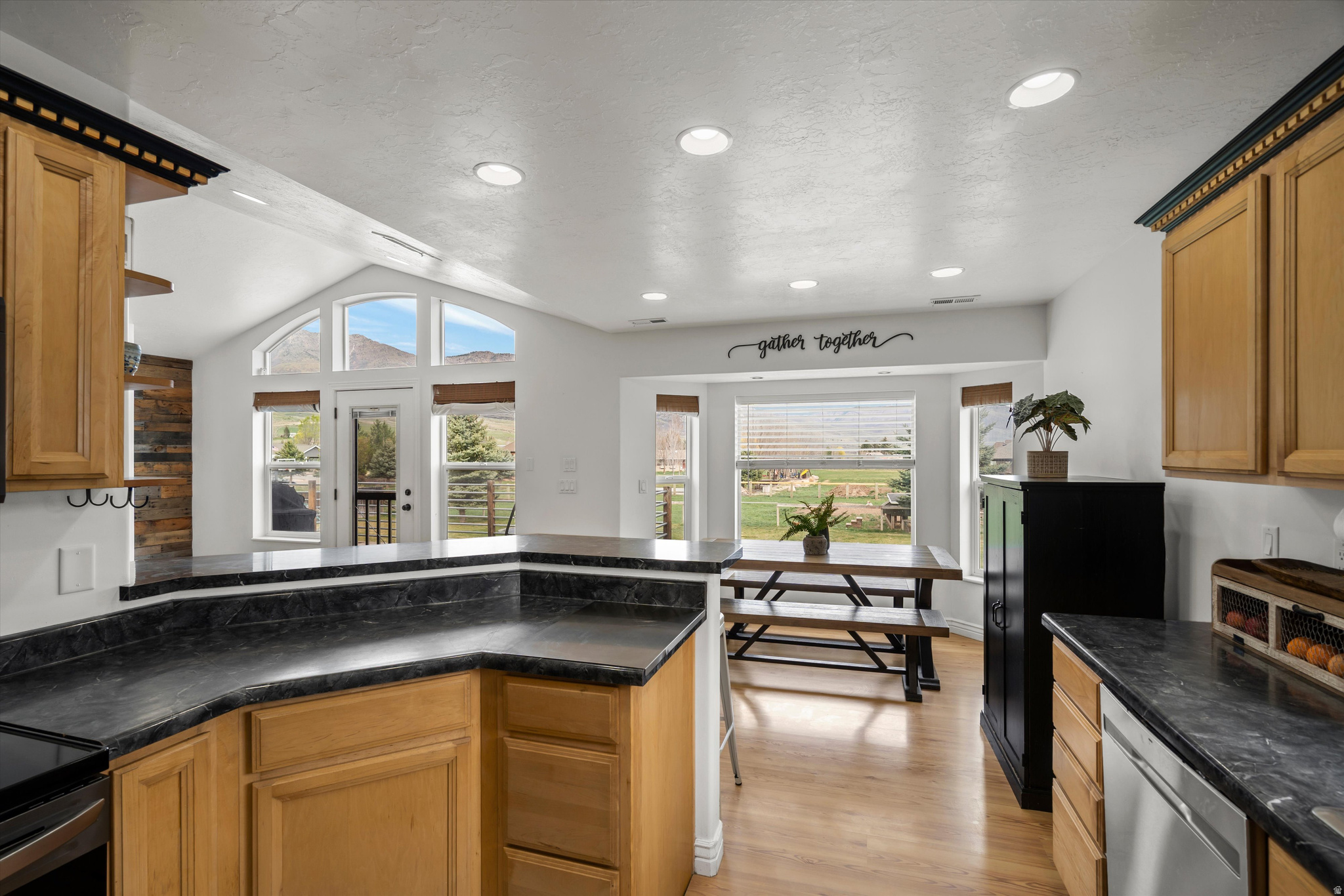 2444 N SIERRA DR