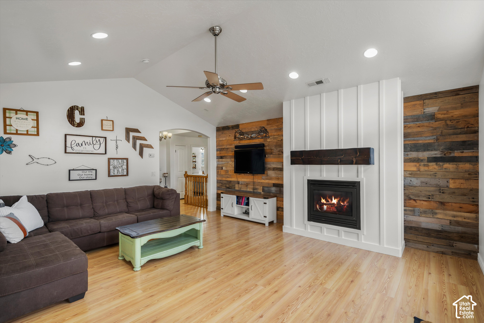 2444 N SIERRA DR