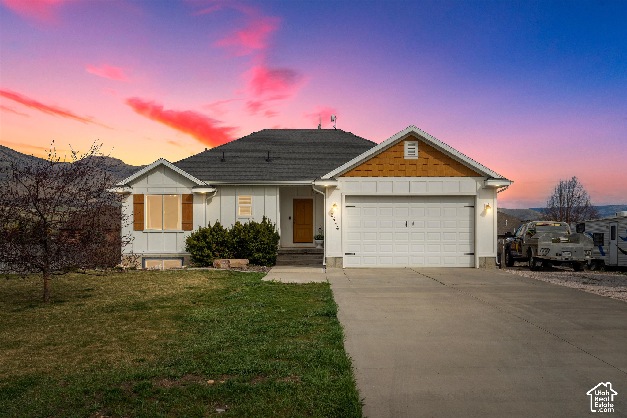 2444 N SIERRA DR
