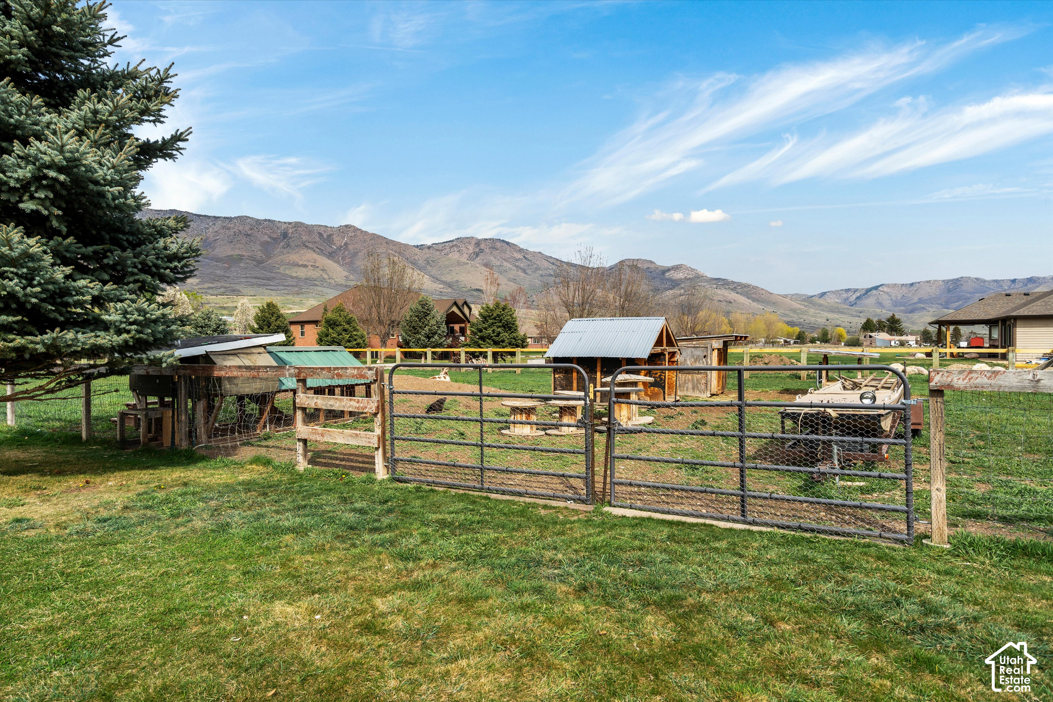 2444 N SIERRA DR