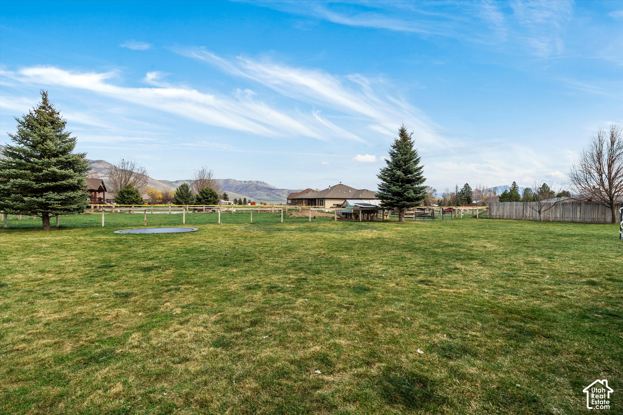 2444 N SIERRA DR
