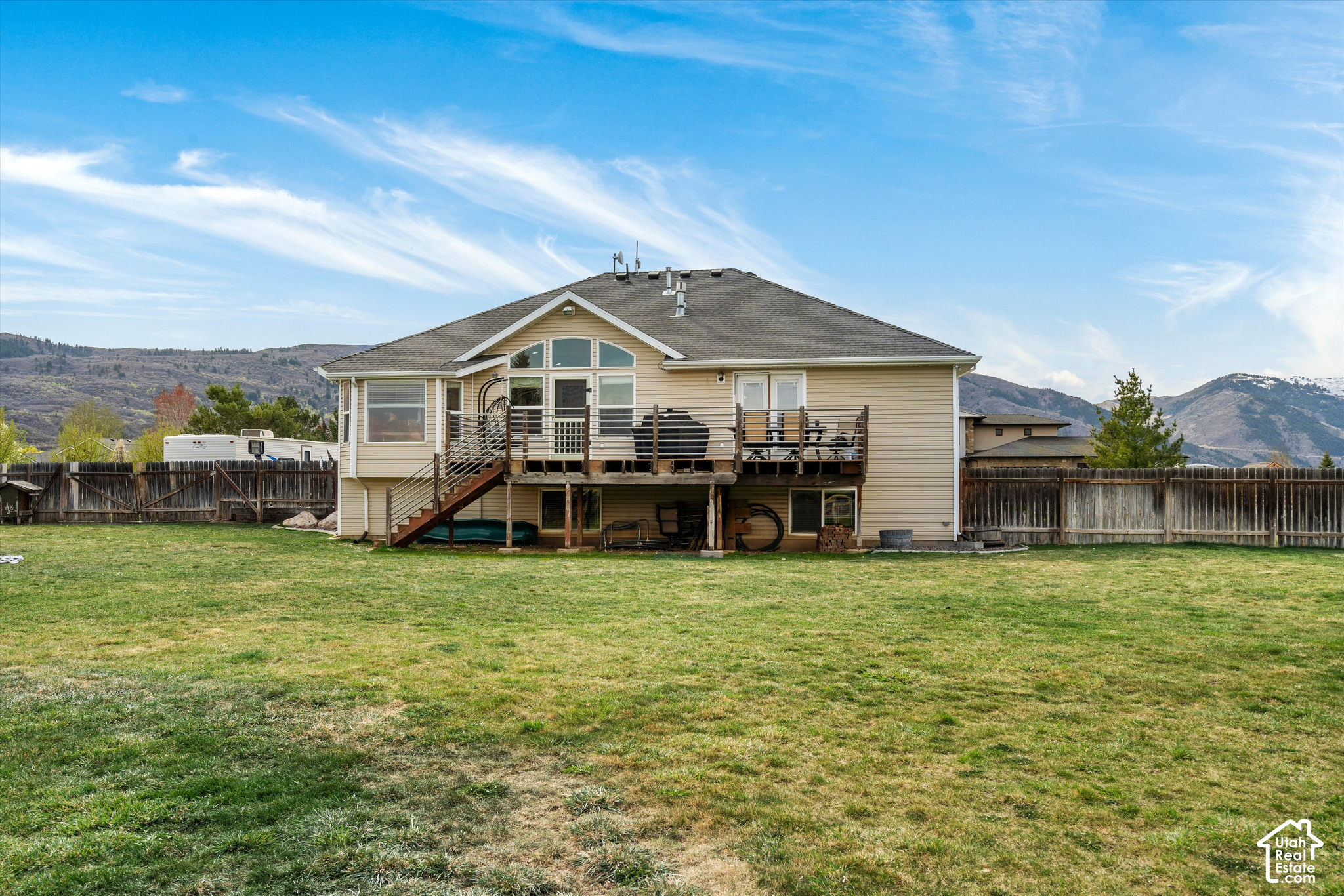 2444 N SIERRA DR