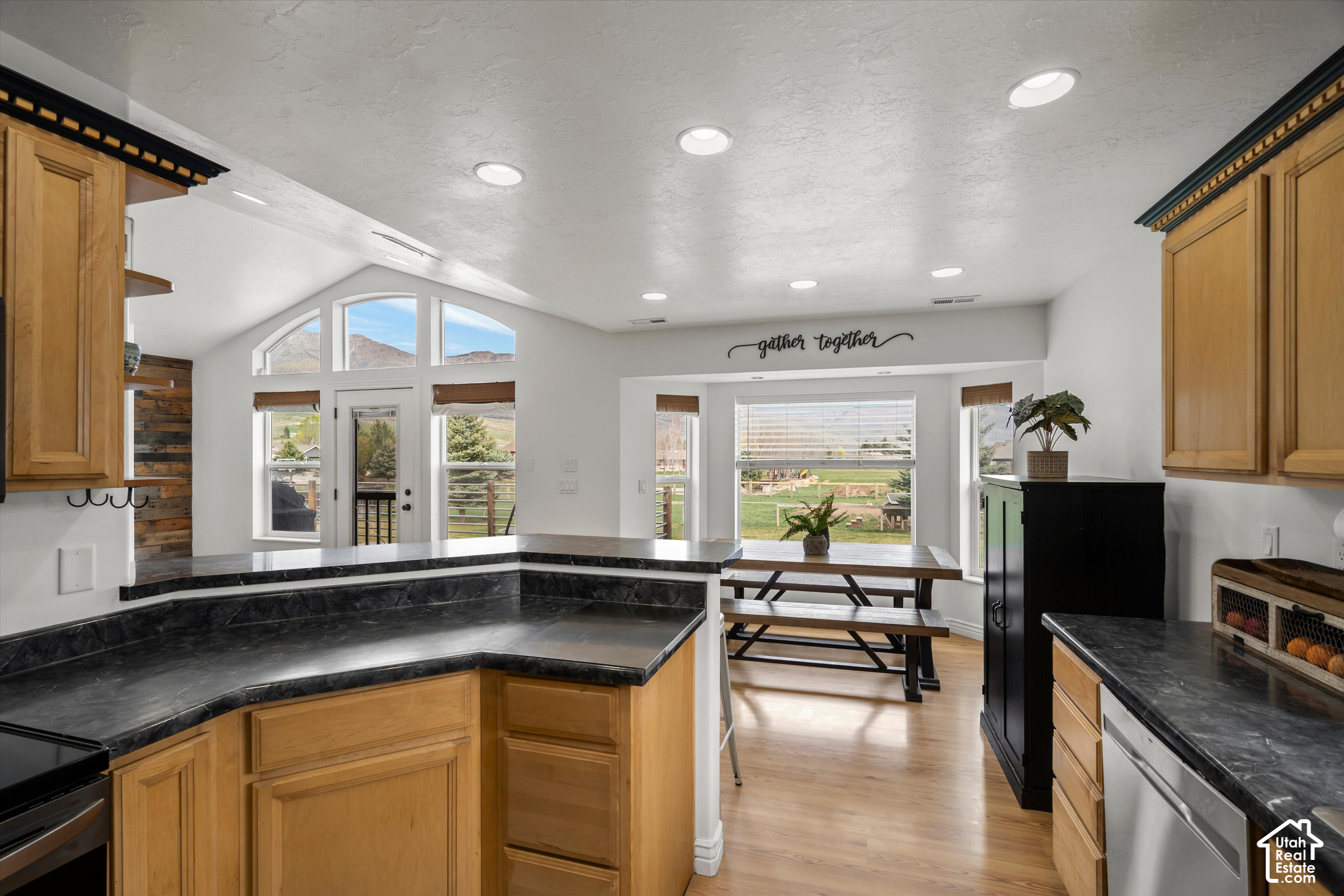 2444 N SIERRA DR