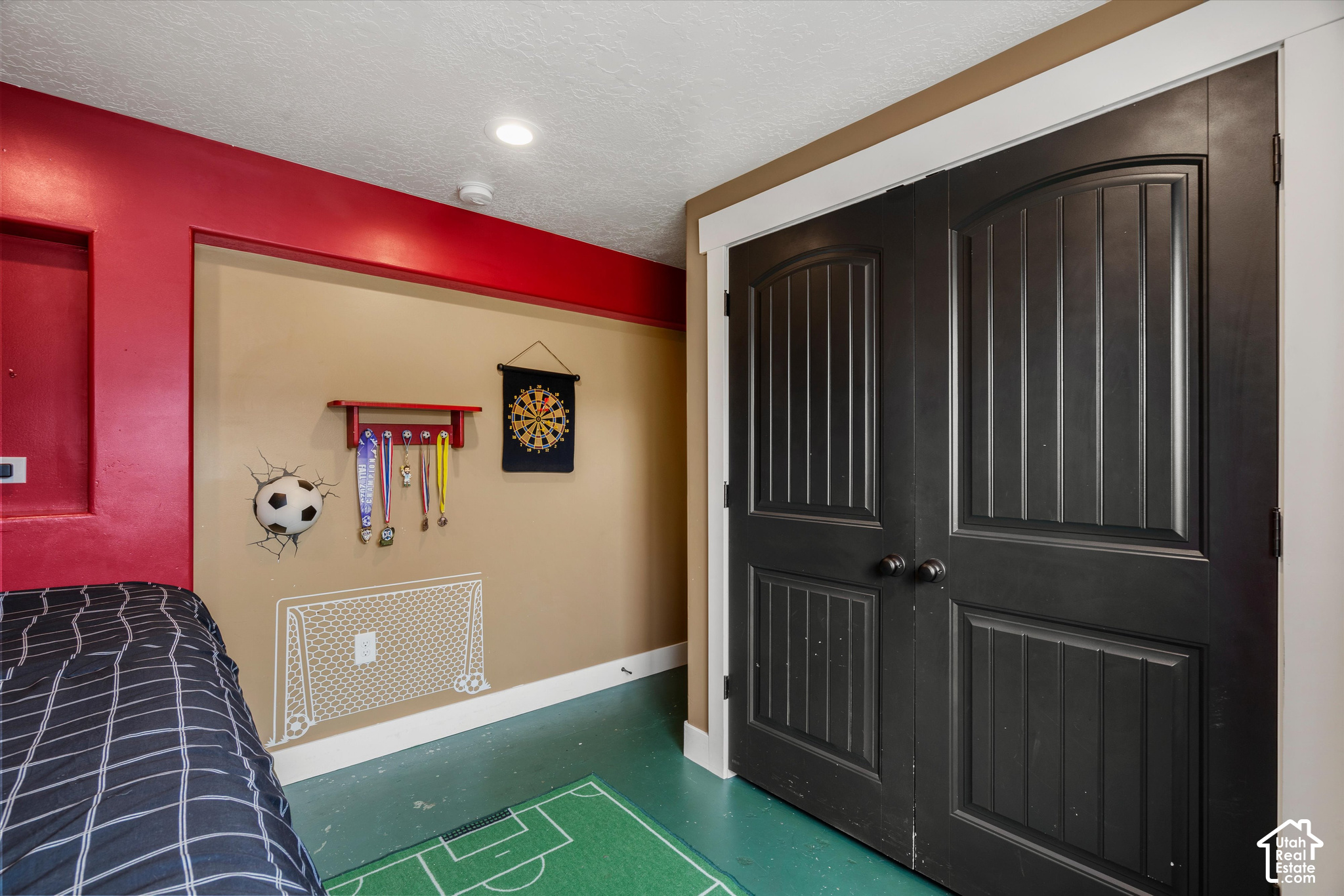 2444 N SIERRA DR