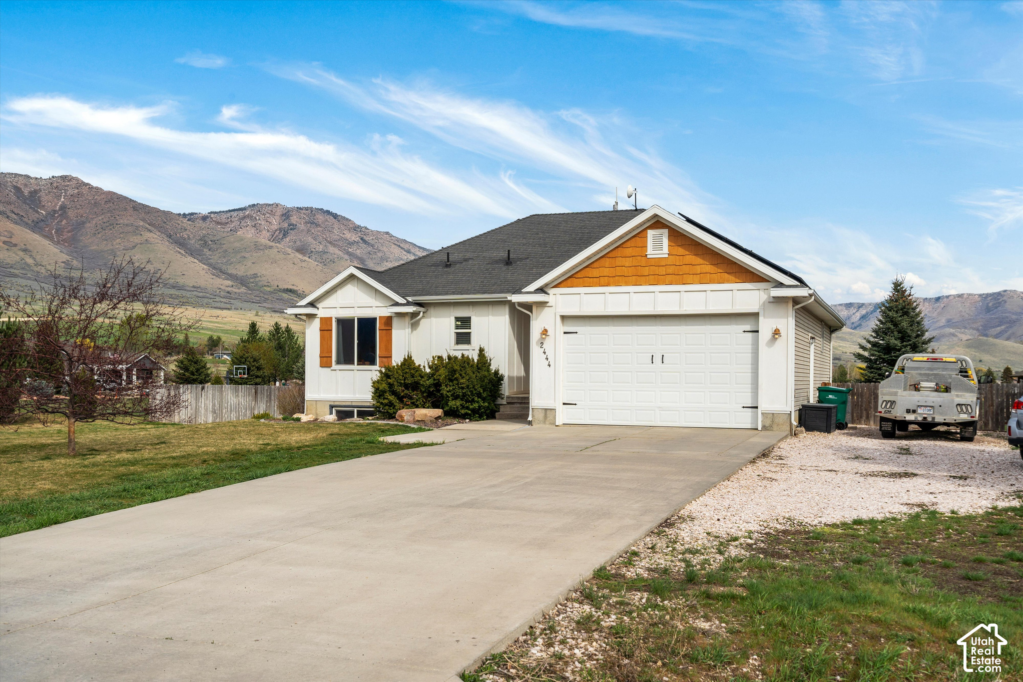 2444 N SIERRA DR