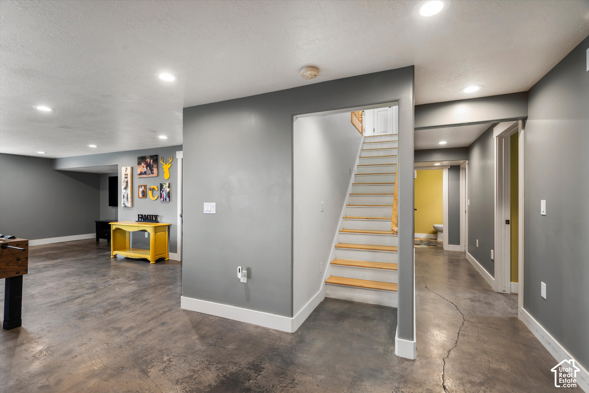 2444 N SIERRA DR