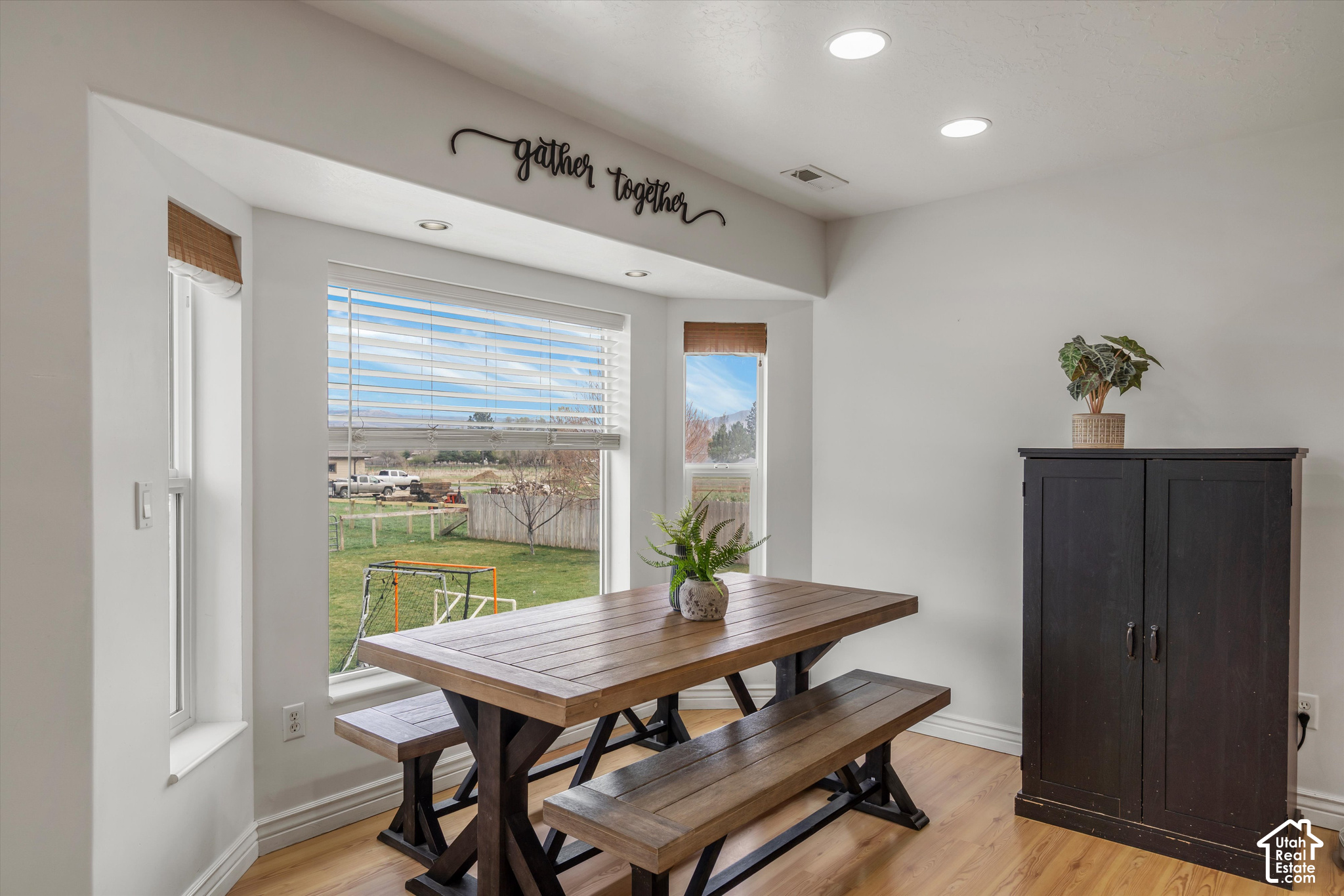 2444 N SIERRA DR