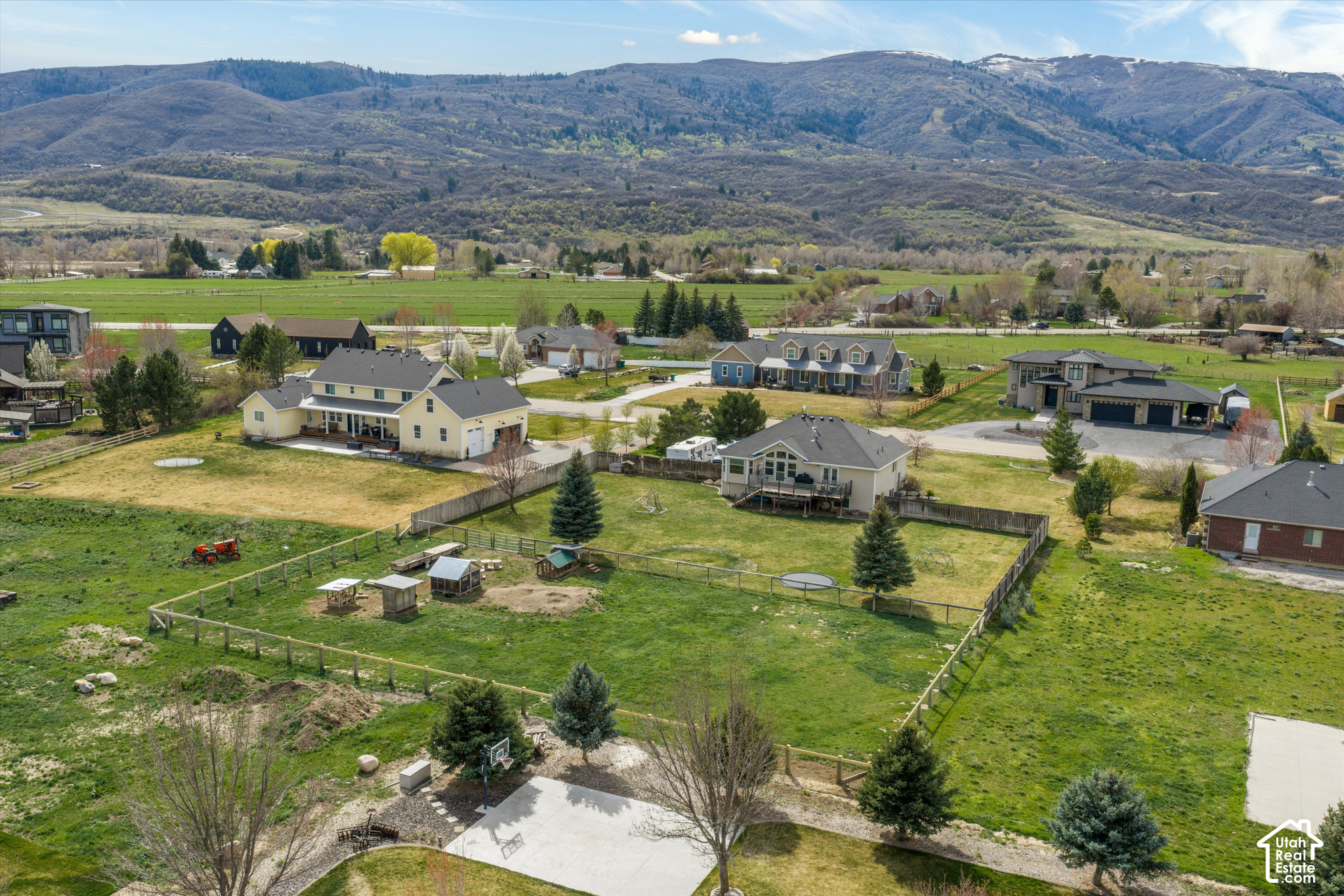 2444 N SIERRA DR
