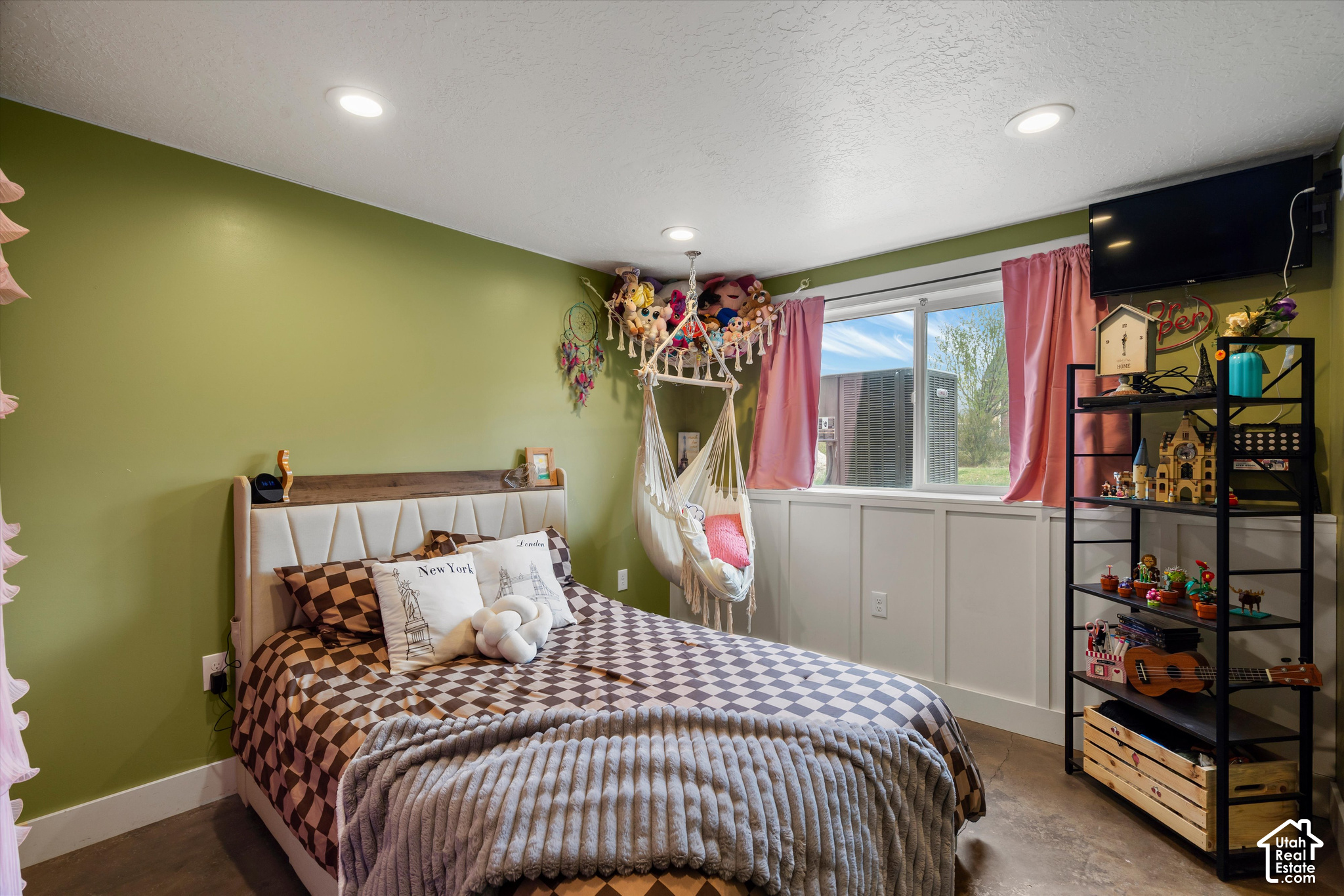2444 N SIERRA DR