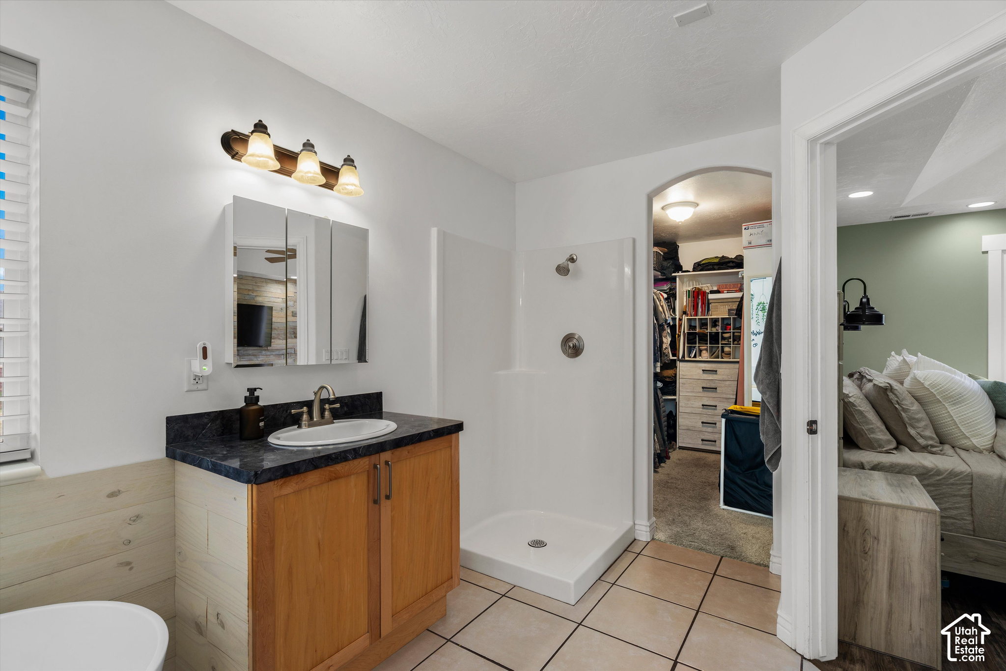 2444 N SIERRA DR