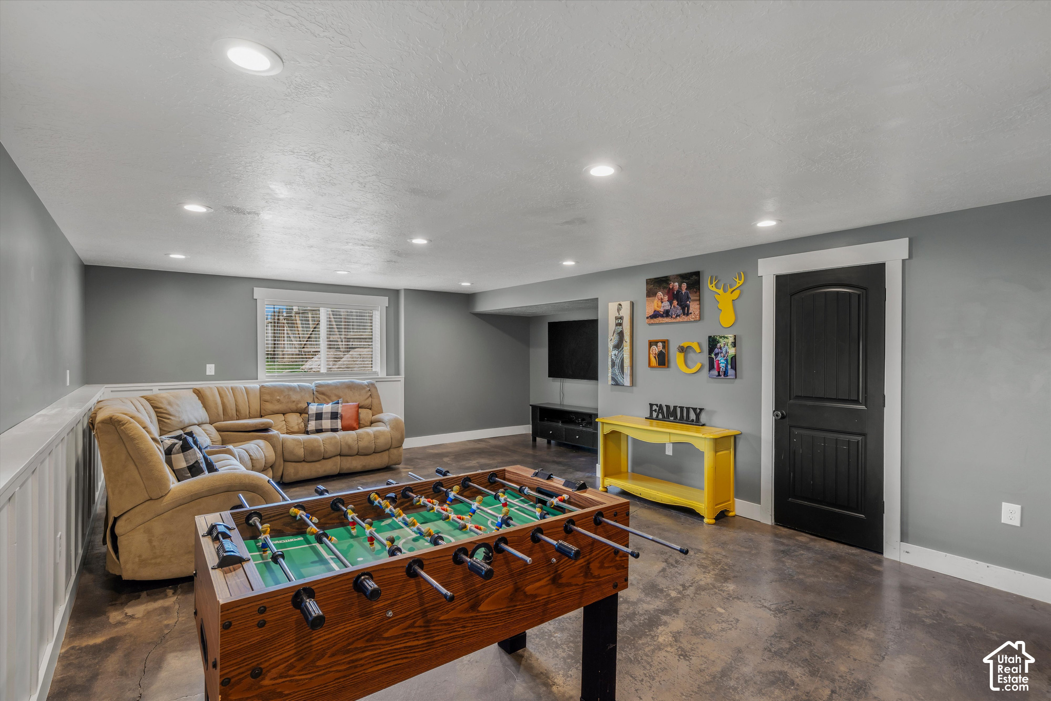 2444 N SIERRA DR