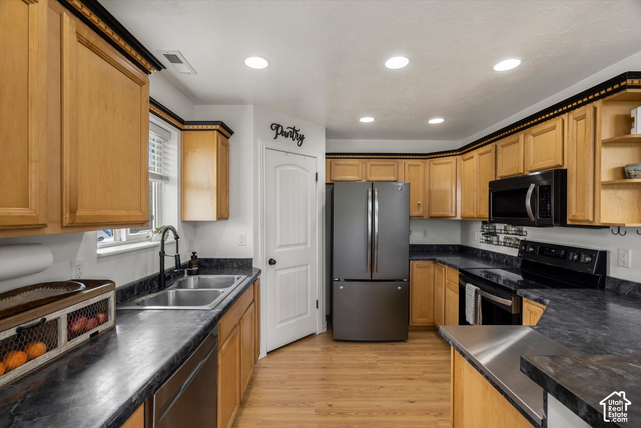 2444 N SIERRA DR