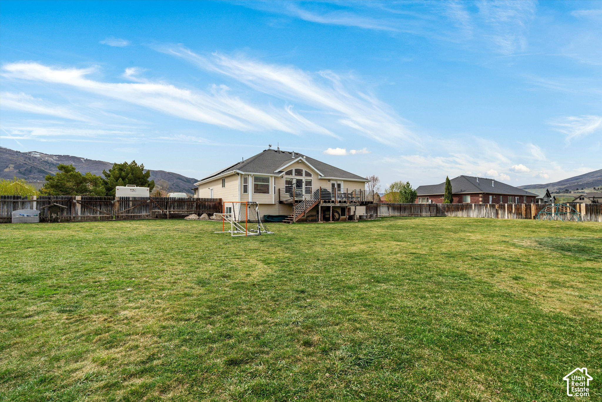 2444 N SIERRA DR