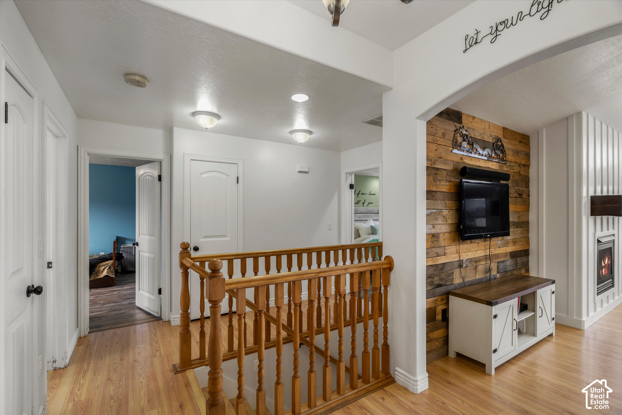 2444 N SIERRA DR