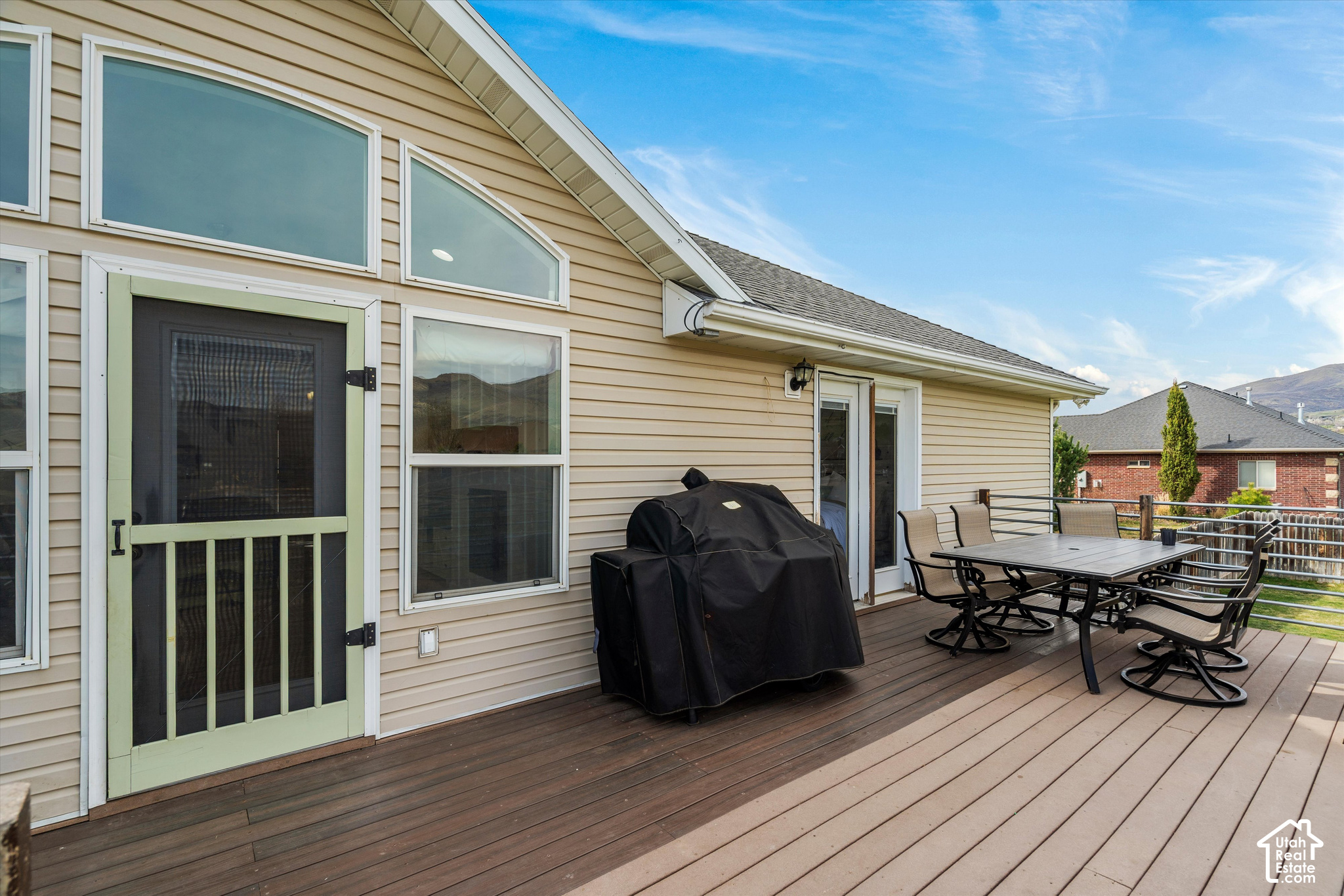 2444 N SIERRA DR