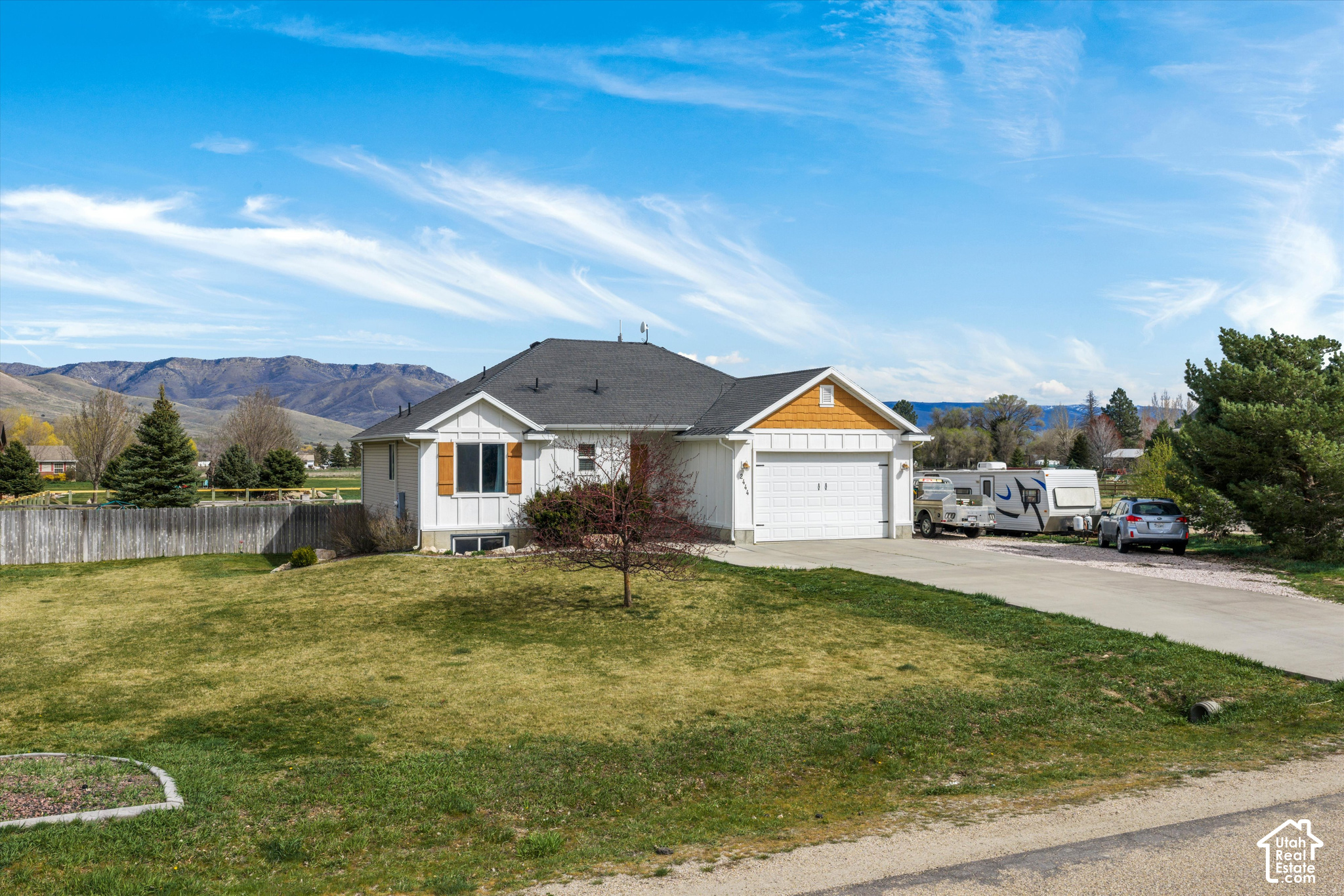 2444 N SIERRA DR