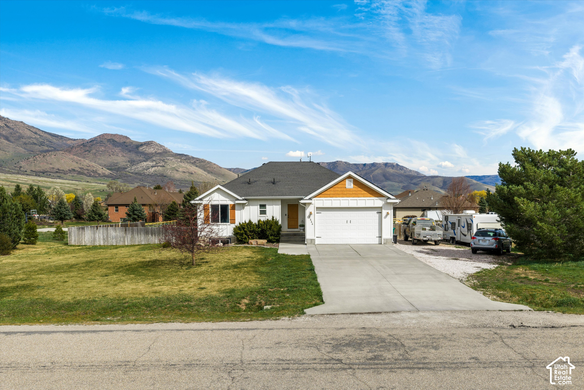 2444 N SIERRA DR