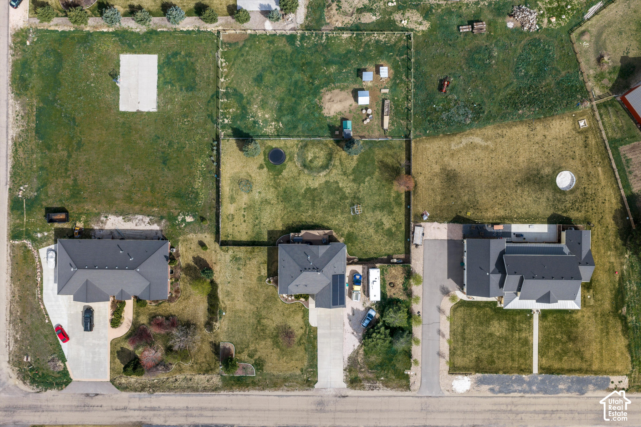 2444 N SIERRA DR