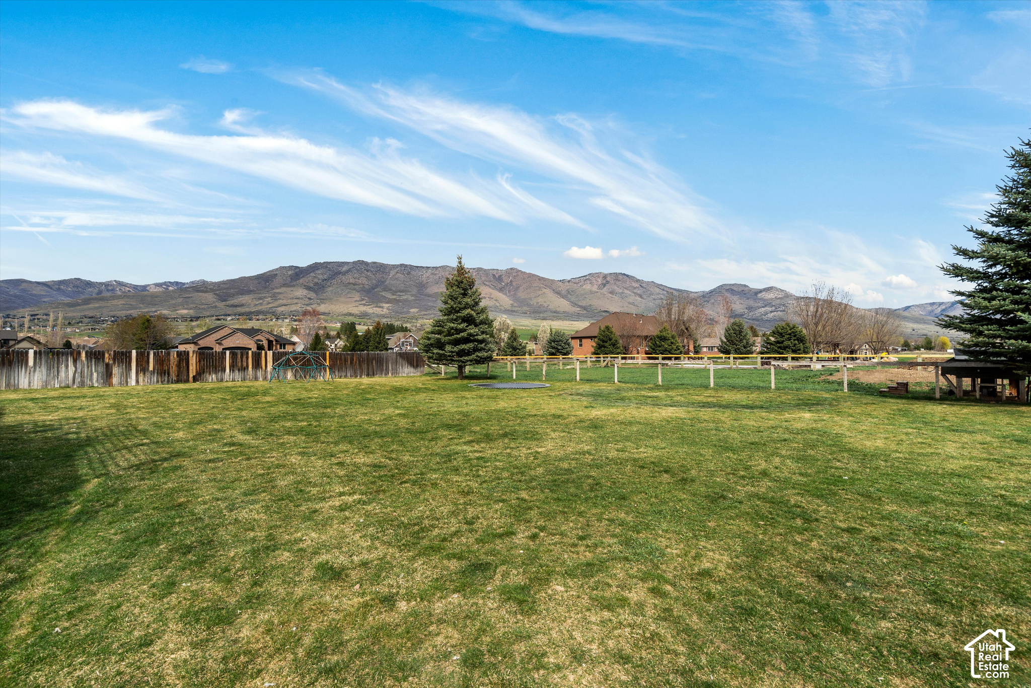 2444 N SIERRA DR