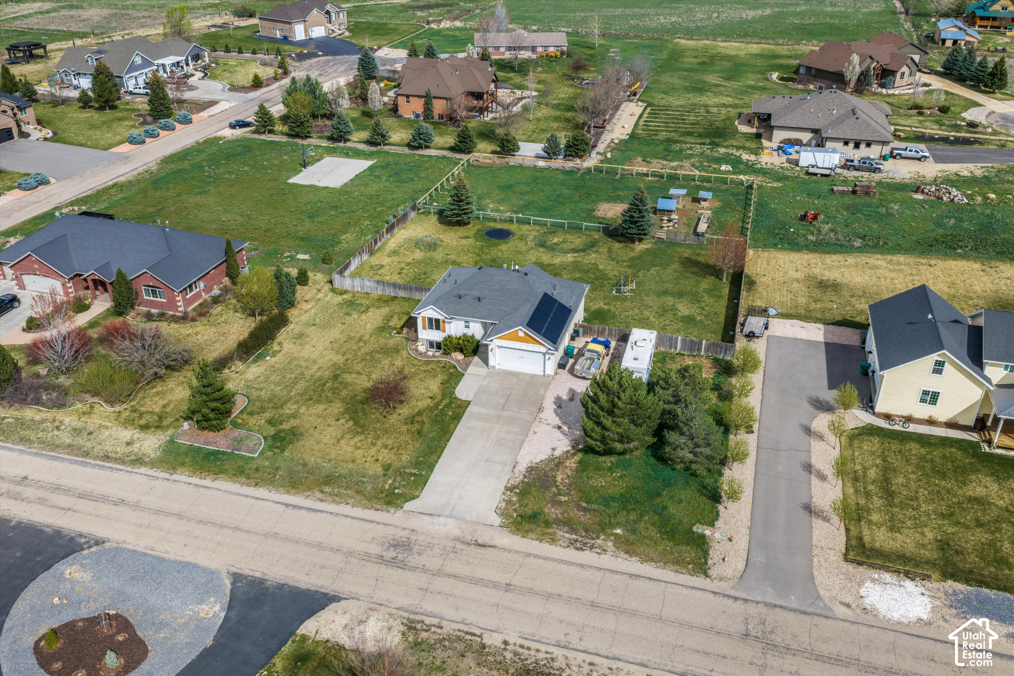 2444 N SIERRA DR