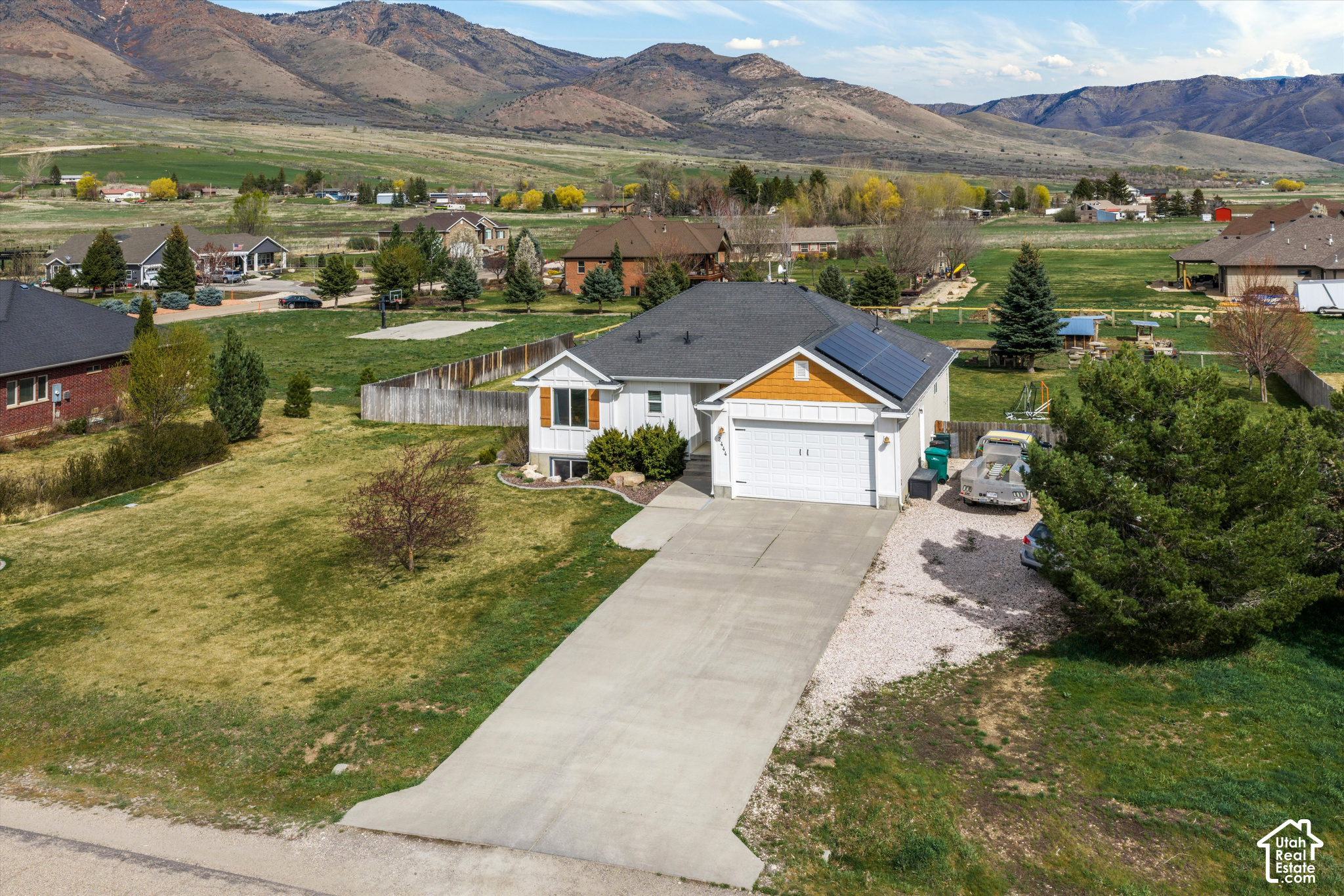 2444 N SIERRA DR