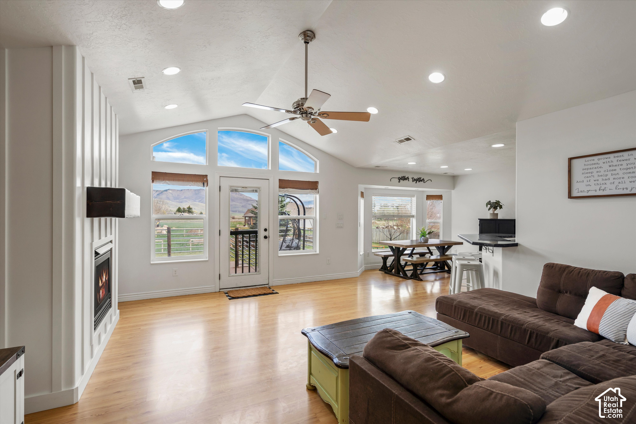 2444 N SIERRA DR