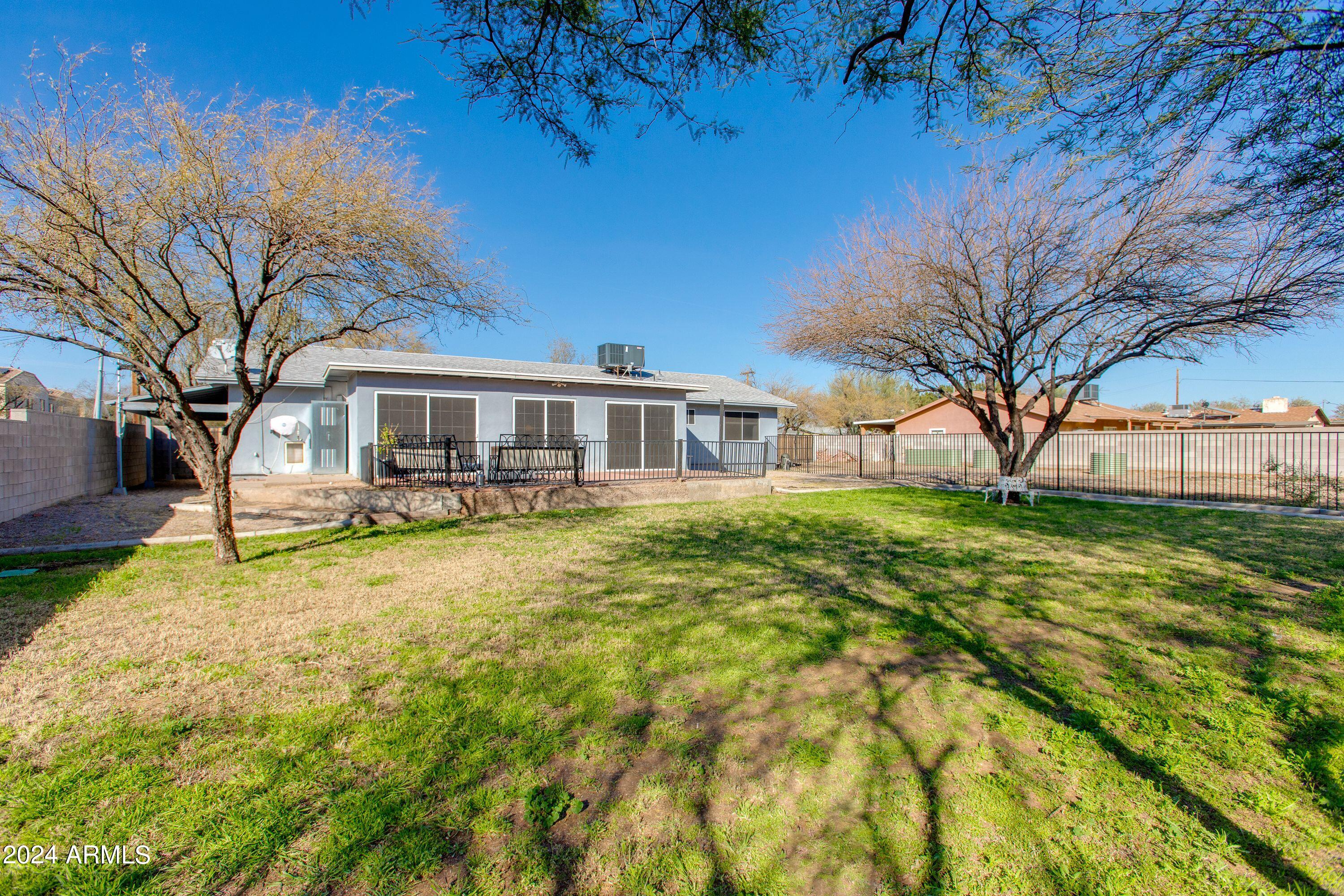 1929 E CAMPO BELLO Drive