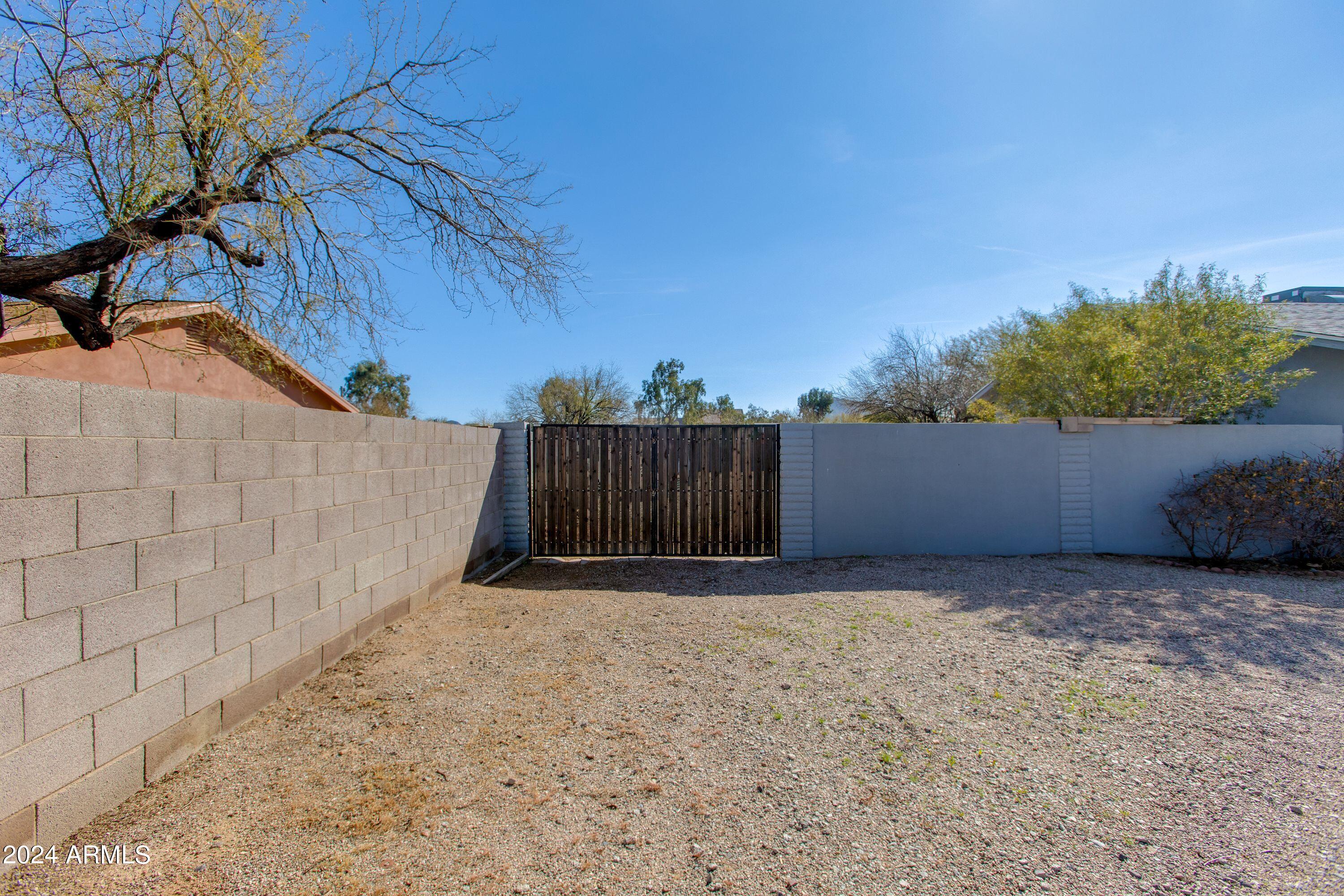 1929 E CAMPO BELLO Drive