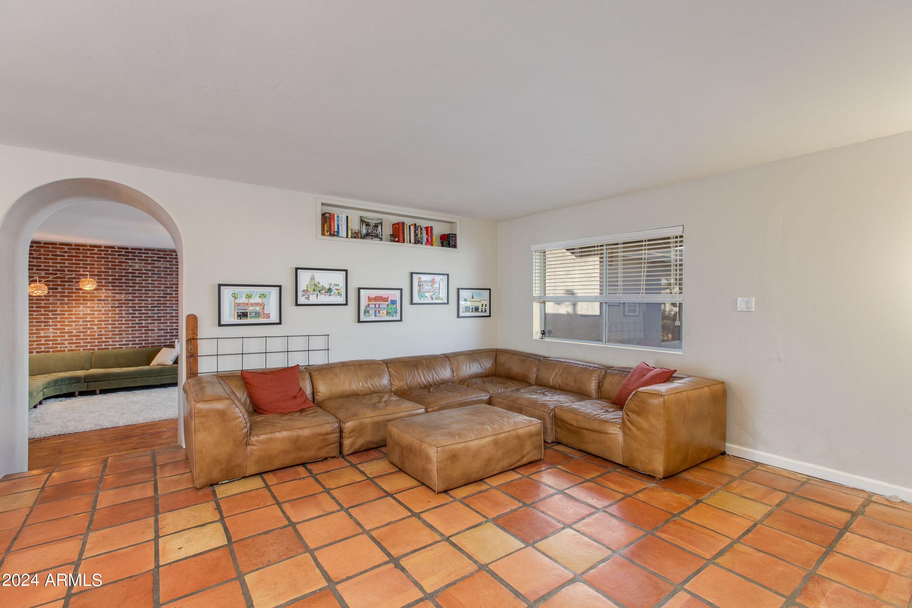 1929 E CAMPO BELLO Drive