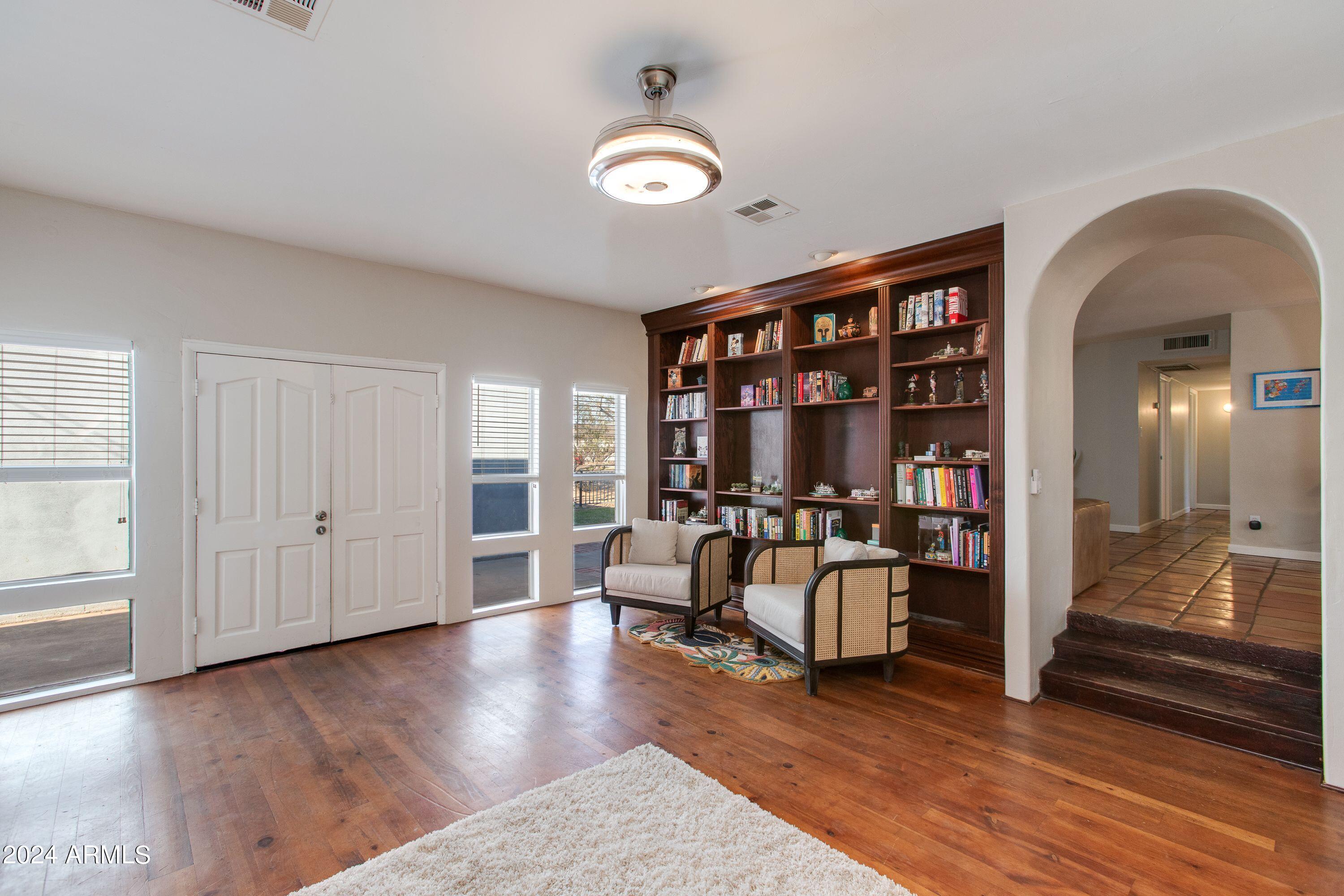 1929 E CAMPO BELLO Drive