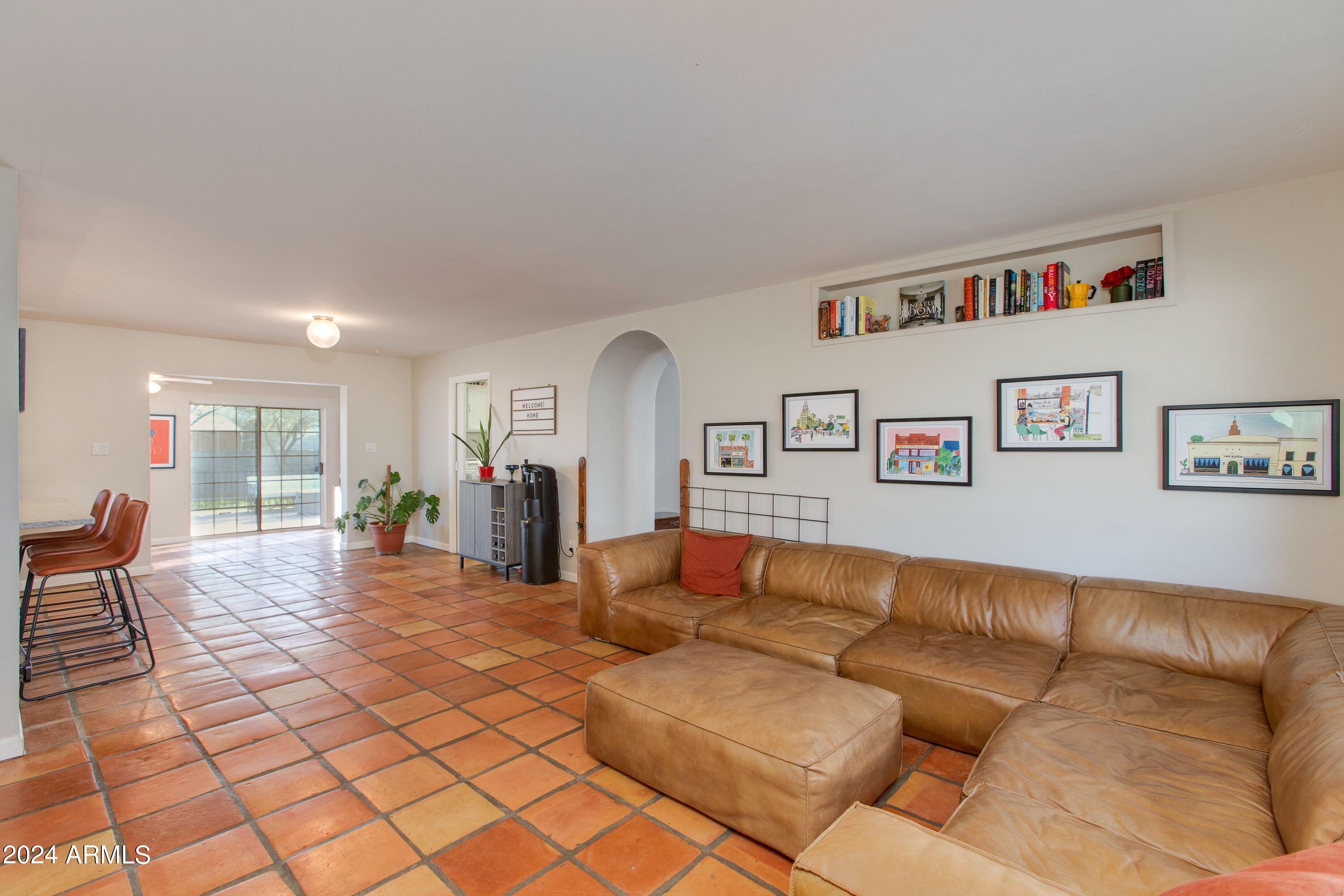 1929 E CAMPO BELLO Drive