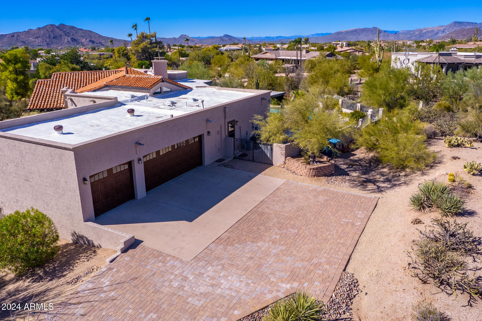 9446 E ROMPING Road