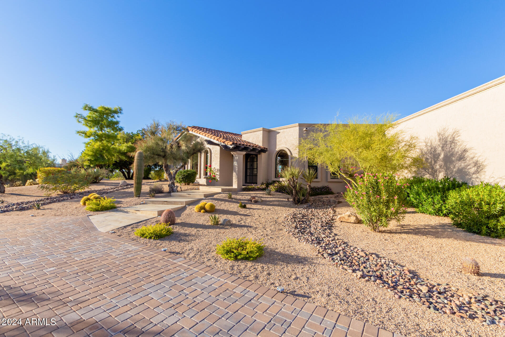 9446 E ROMPING Road