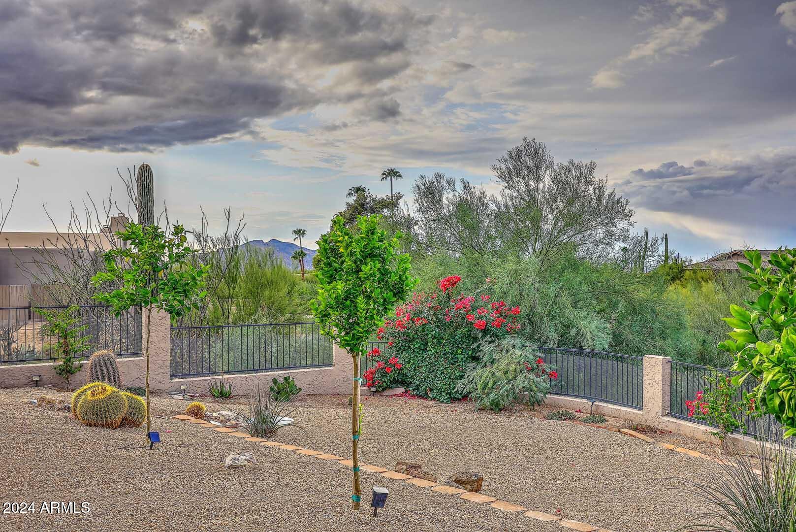 9446 E ROMPING Road
