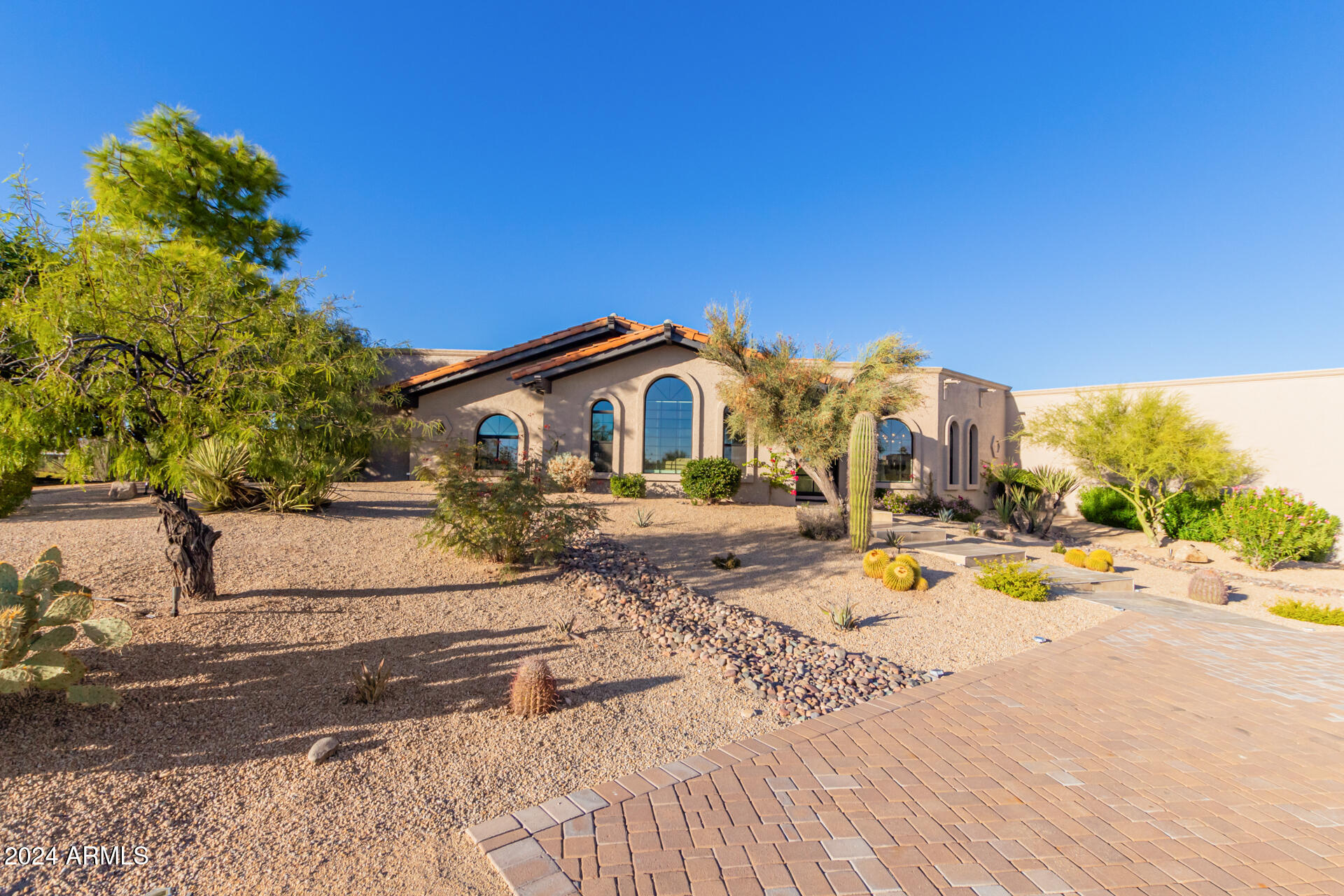 9446 E ROMPING Road