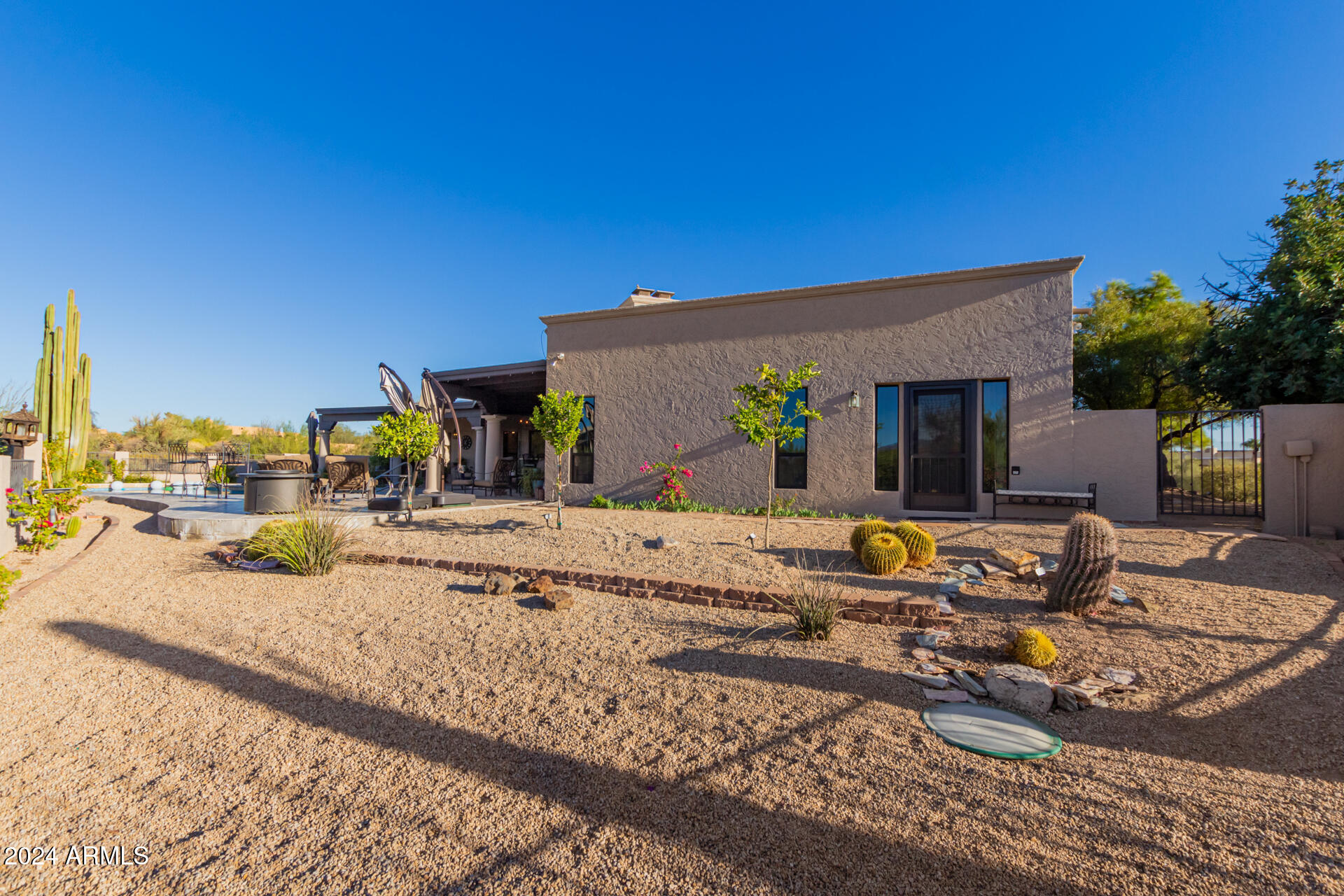 9446 E ROMPING Road